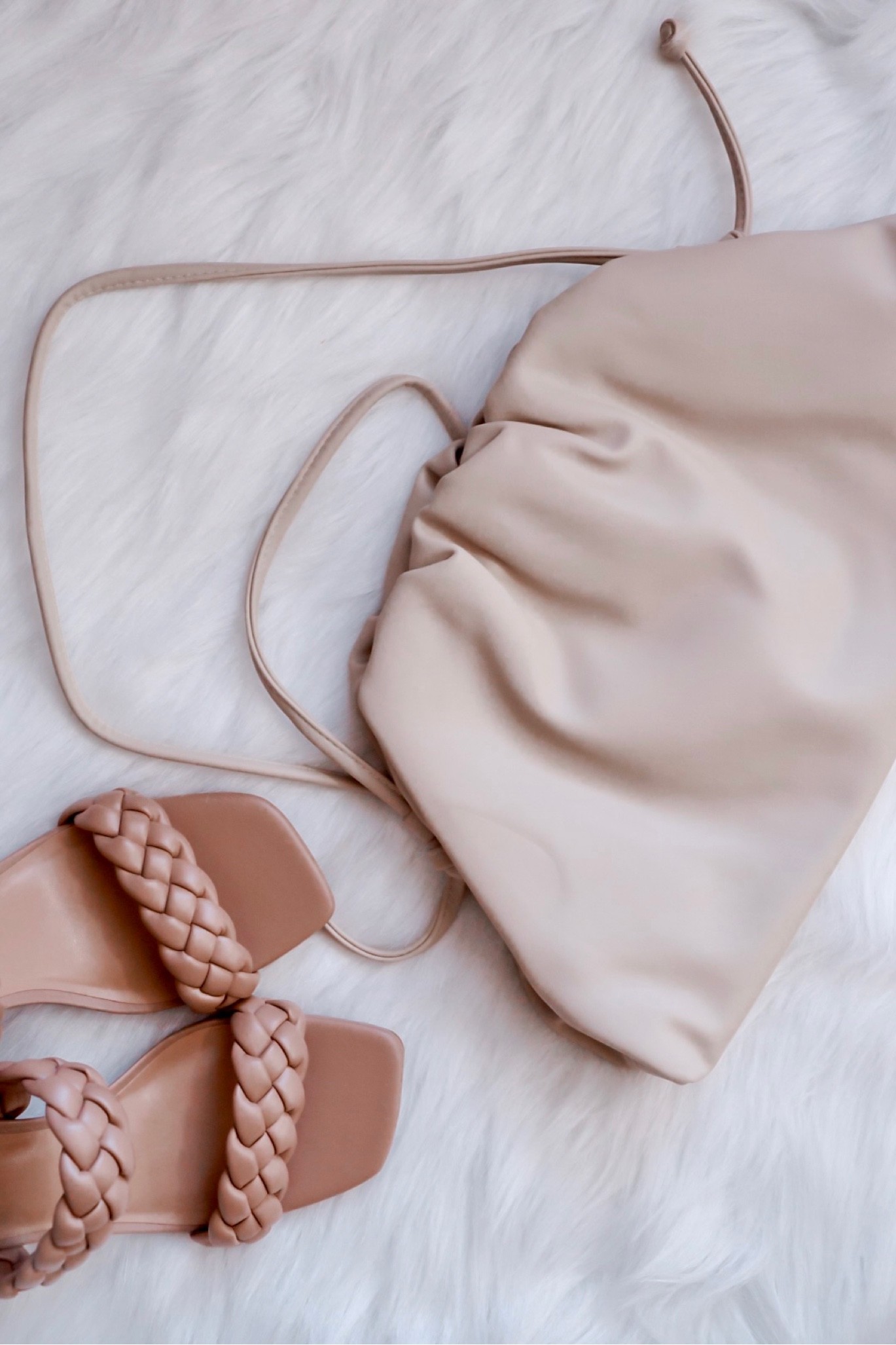 Dumpling bag: Amazon
Braided sandals: Target
// fall accessories

#LTKitbag #LTKshoecrush #LTKstyletip