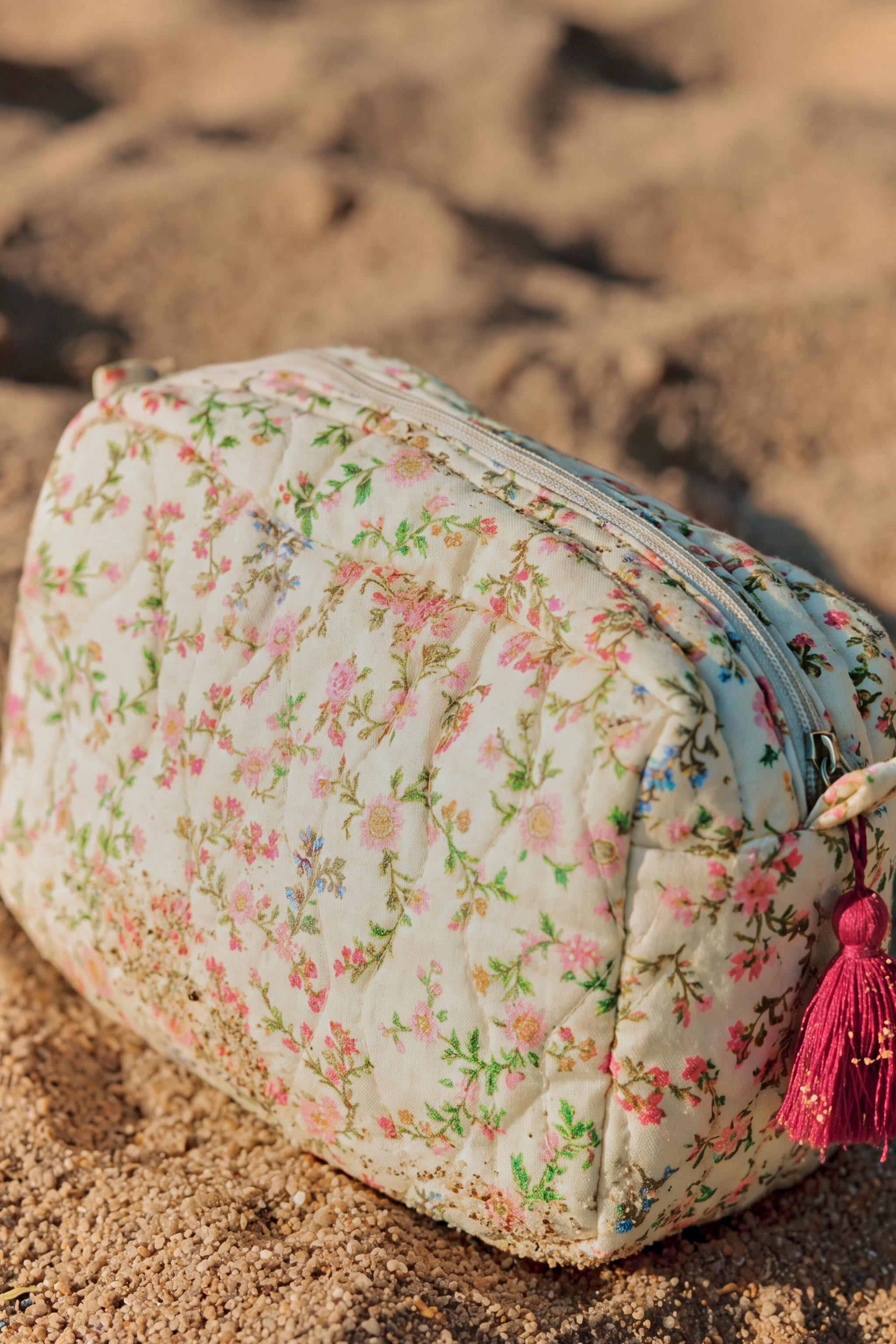 FLORAL PRINT QUILTED TOILETRY BAG | Zara US