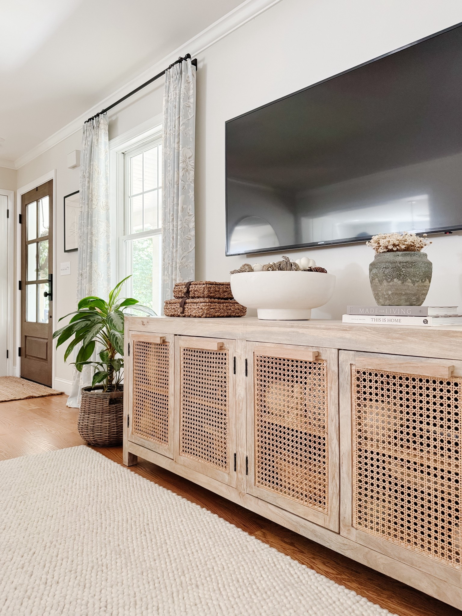 Coastal Living room 

Amazon jute rug  Amazon curtains coastal home  home decor  coastal home finds  gallery wall  living room  living room Inspo  sherricalnanhome 

#LTKHome #LTKFindsUnder50 #LTKSaleAlert