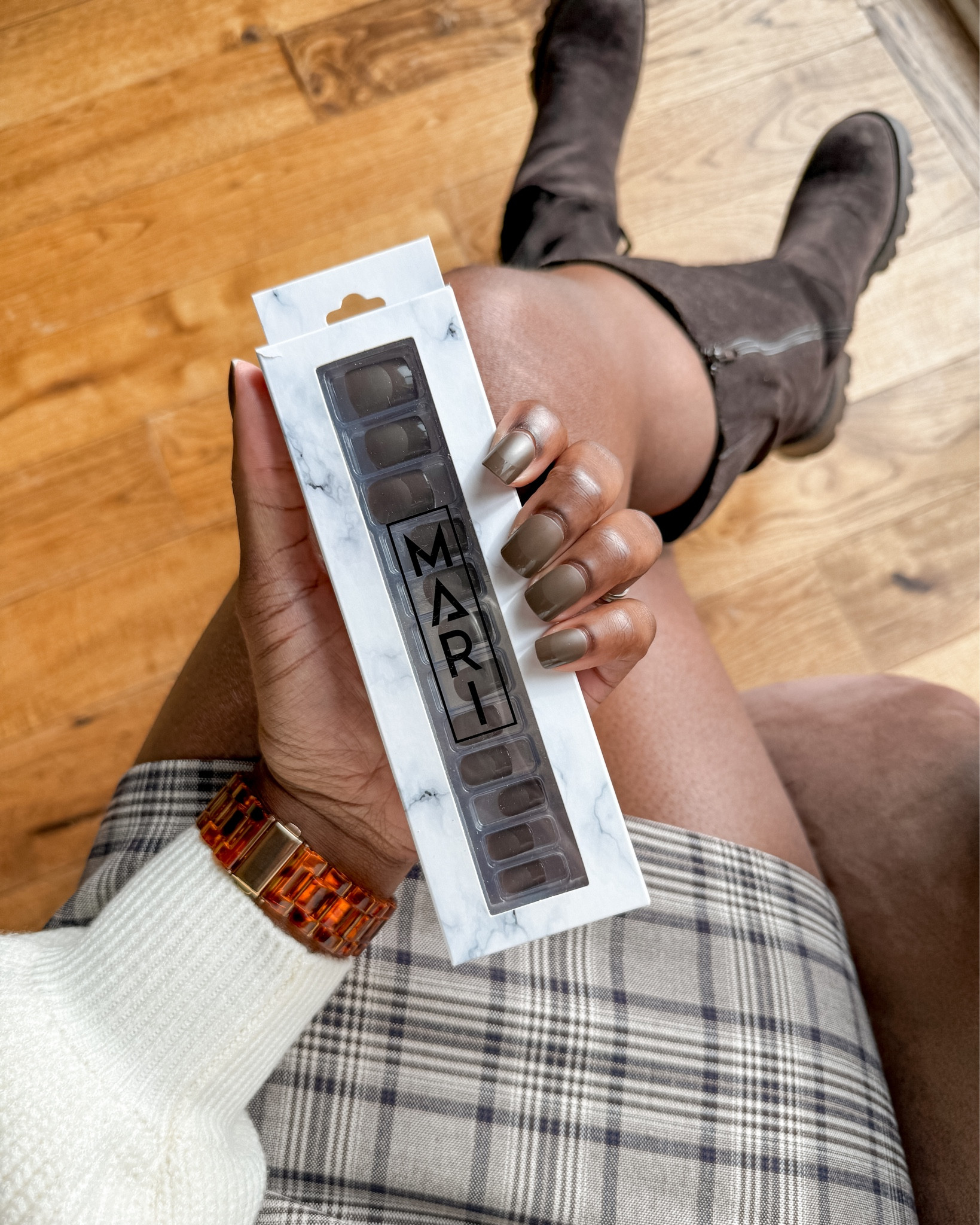 I haven’t shared a nailfie in a hot minute! Last week, I decided to go with something short and sweet and finally wore my @maribymarsai press on nails in Cocoa Glaze. It’s a gorgeous chocolate nude shade with a matte finish and a gloss French tip design. This is a great Valentine’s Day nail idea if you want to do something outside of the normal pinks and red nail design. 😍🍫

#LTKMostLoved #LTKstyletip #LTKbeauty