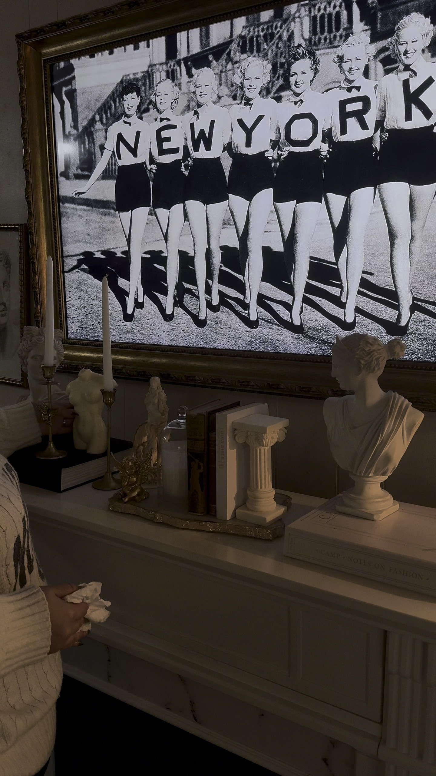 New York City apartment life 🤍Taking down the Christmas tree and giving our small Bronx apartment a fresh start ✨ Living in a cozy NYC space doesn’t mean we can’t live lavishly on a budget! 💁🏽‍♀️ It’s all about the details—simple, glam touches can transform any corner into a luxurious vibe. 🌿✨ #NYCApartmentLiving #BronxStyle #CozyAndChic #BudgetFriendlyDecor #SmallSpaceStyle #LivingLavish #HomeDecorGoals #ApartmentReset #GlamOnABudget 