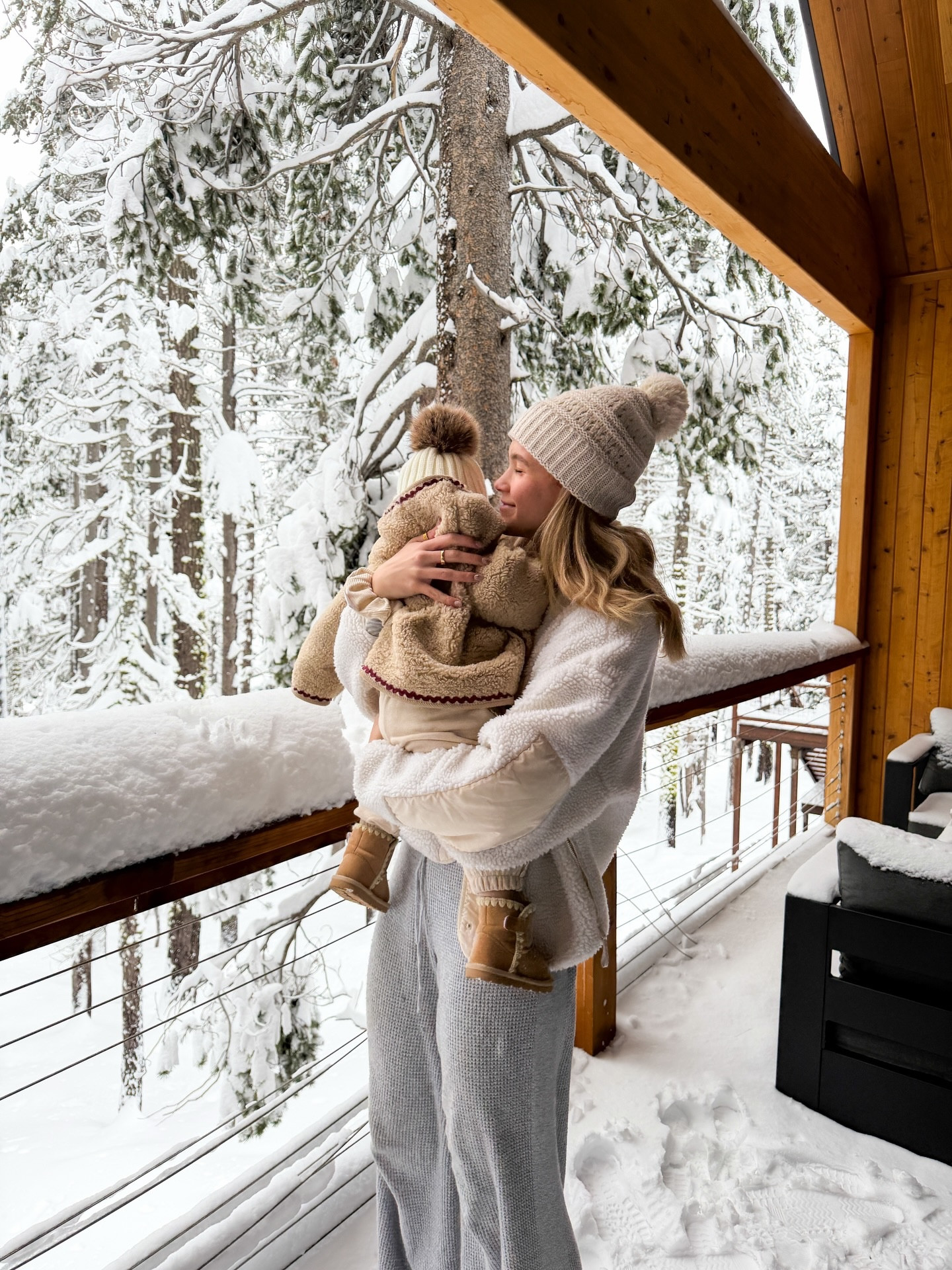 oh we don’t mind the cold when we’re staying with @wander ❄️✨🤍🪩☕️✈️🥰 
#youngmom #familytravel #babyfever #firstsnow #cali