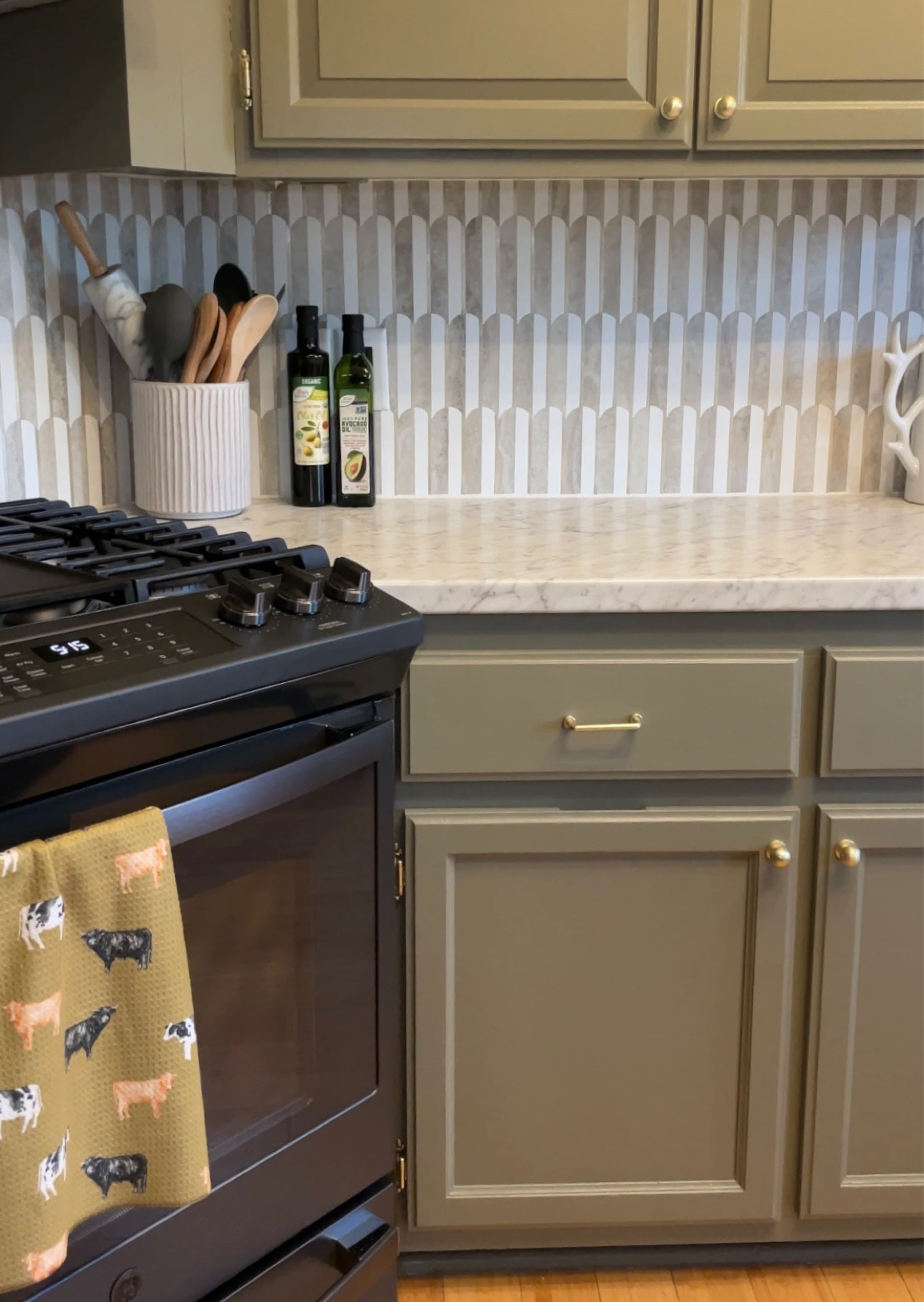 sources from our kitchen makeover 🫶🏼 cabinet color is Sherwin Williams Hardware (SW 6172). Appliances are GE in the color Black Slate.

#LTKhome