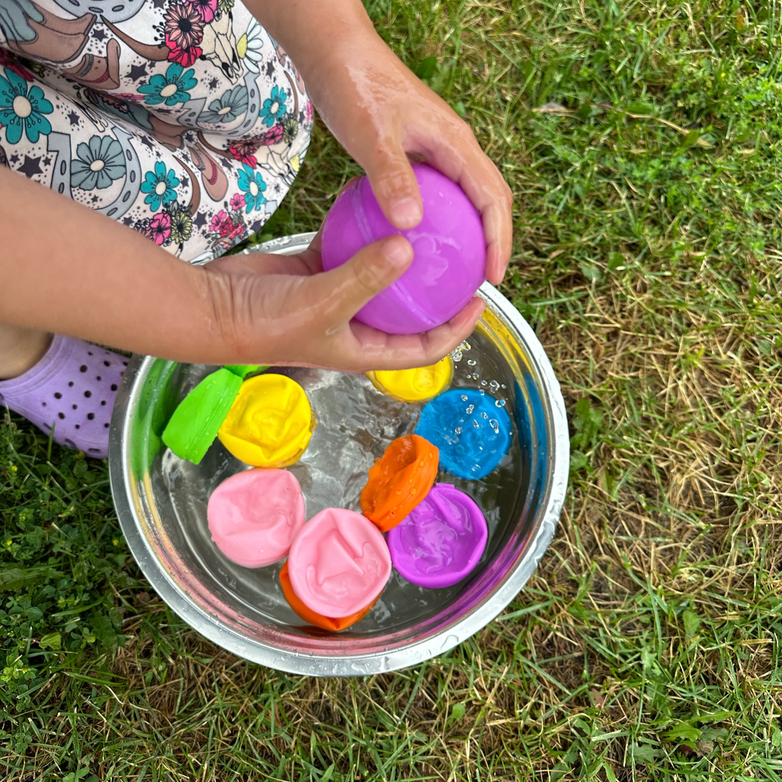 guaranteed one hour *minimum* of peace and quiet 😅 my kids LOVE these reusable water balloons
