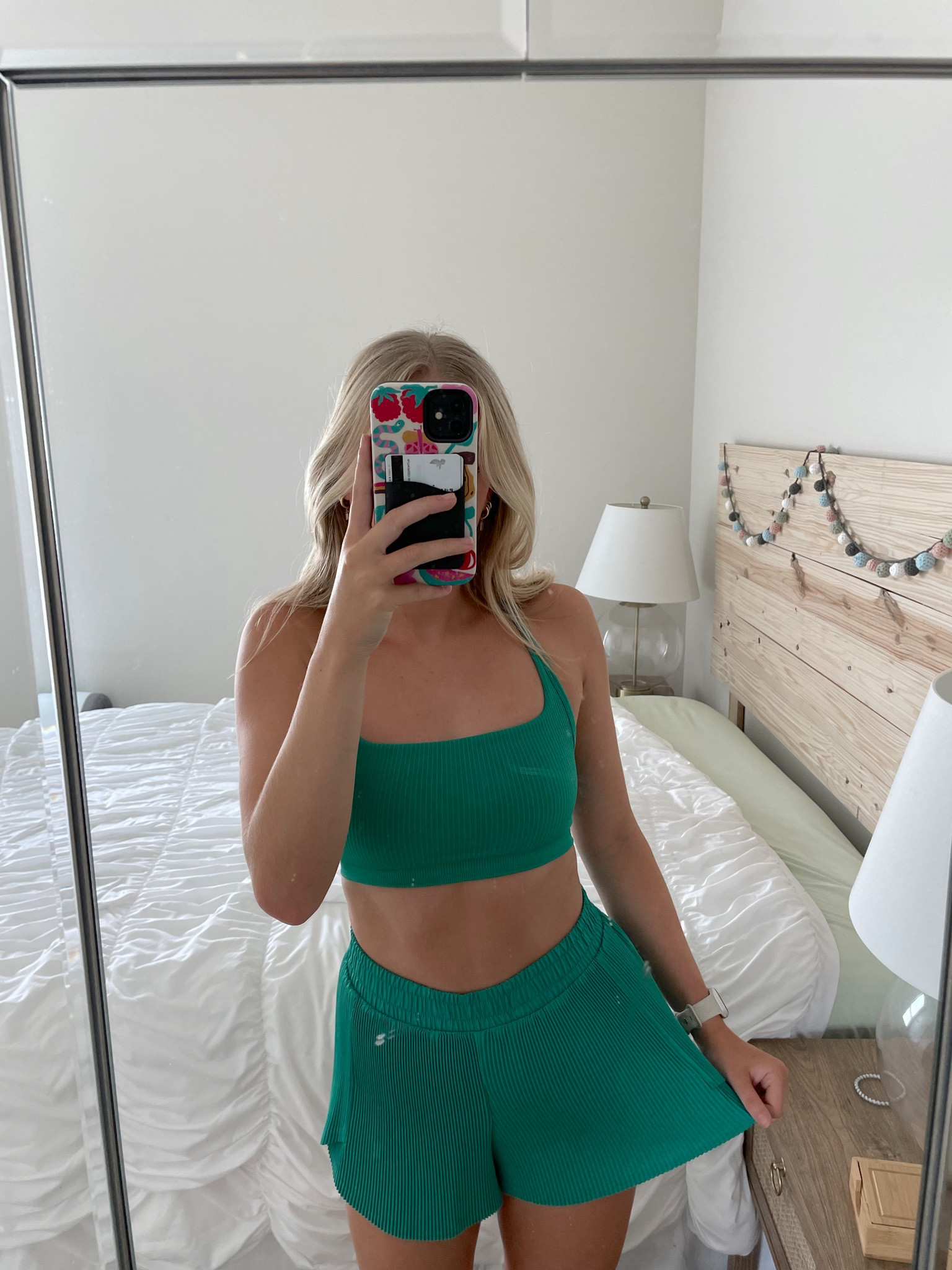 Wearing an XS in both! 💚