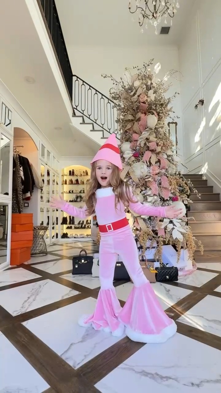 This elf costume for little girls is seriously the cutest for Christmas Day! 💕🎄

Girl elf costume, elf outfit, pink elf outfit, Sophia Gemma, handbags, Hermes bags, Christmas tree, Christmas decor, Christmas ornaments, Emily Ann Gemma

#LTKSeasonal #LTKHoliday #LTKGiftGuide