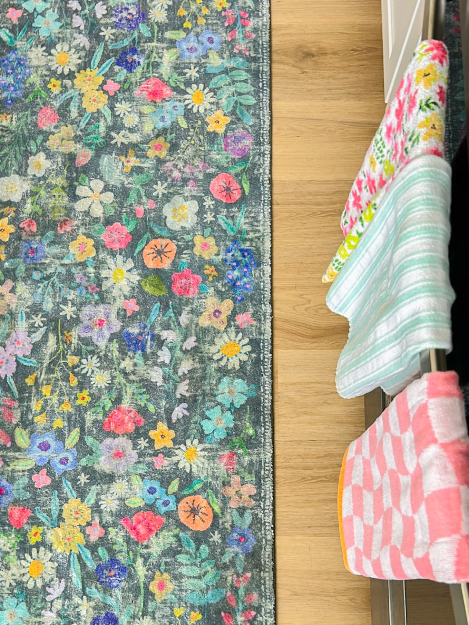 Floral kitchen runner 🌸