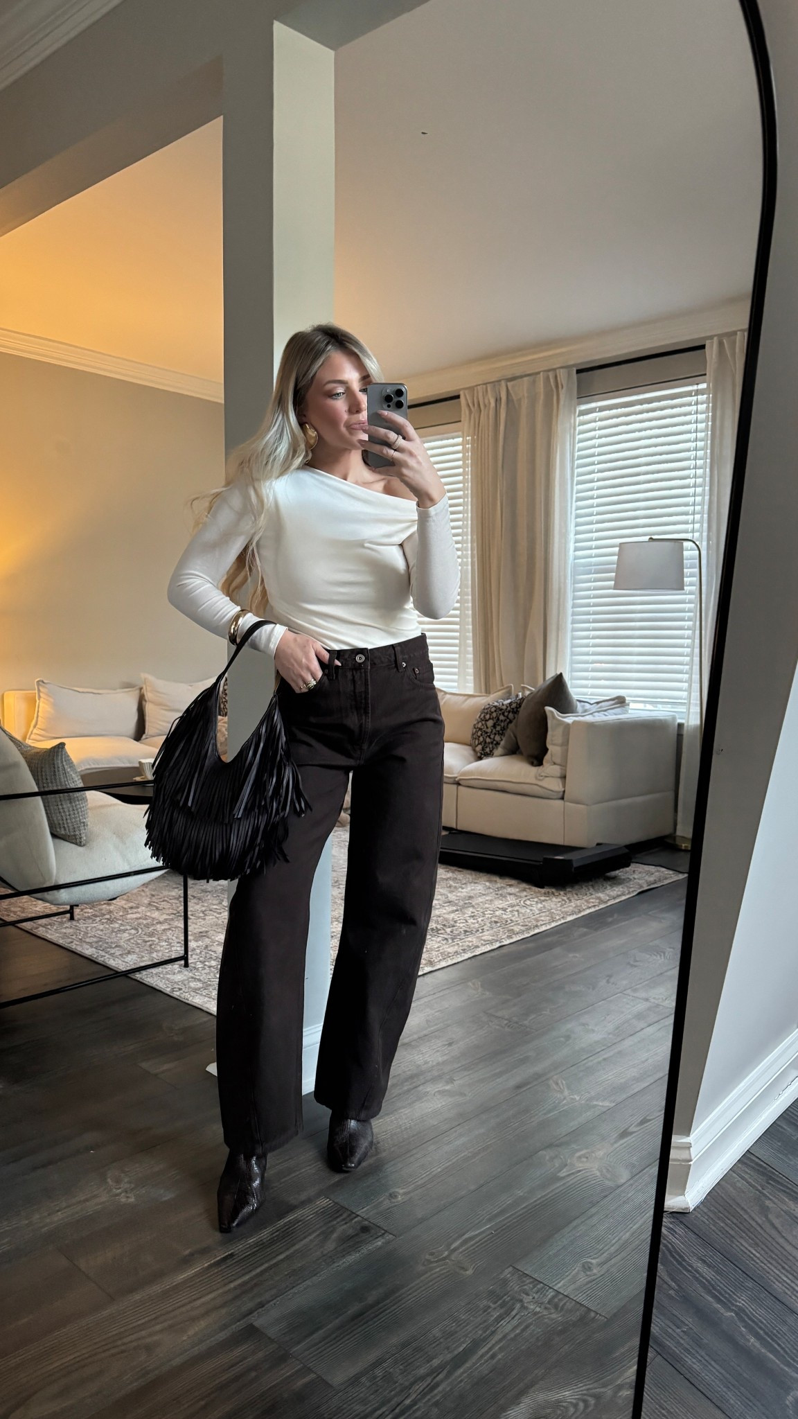 Date night outfit inspo- love these jeans!

#LTKFindsUnder100 #LTKSeasonal