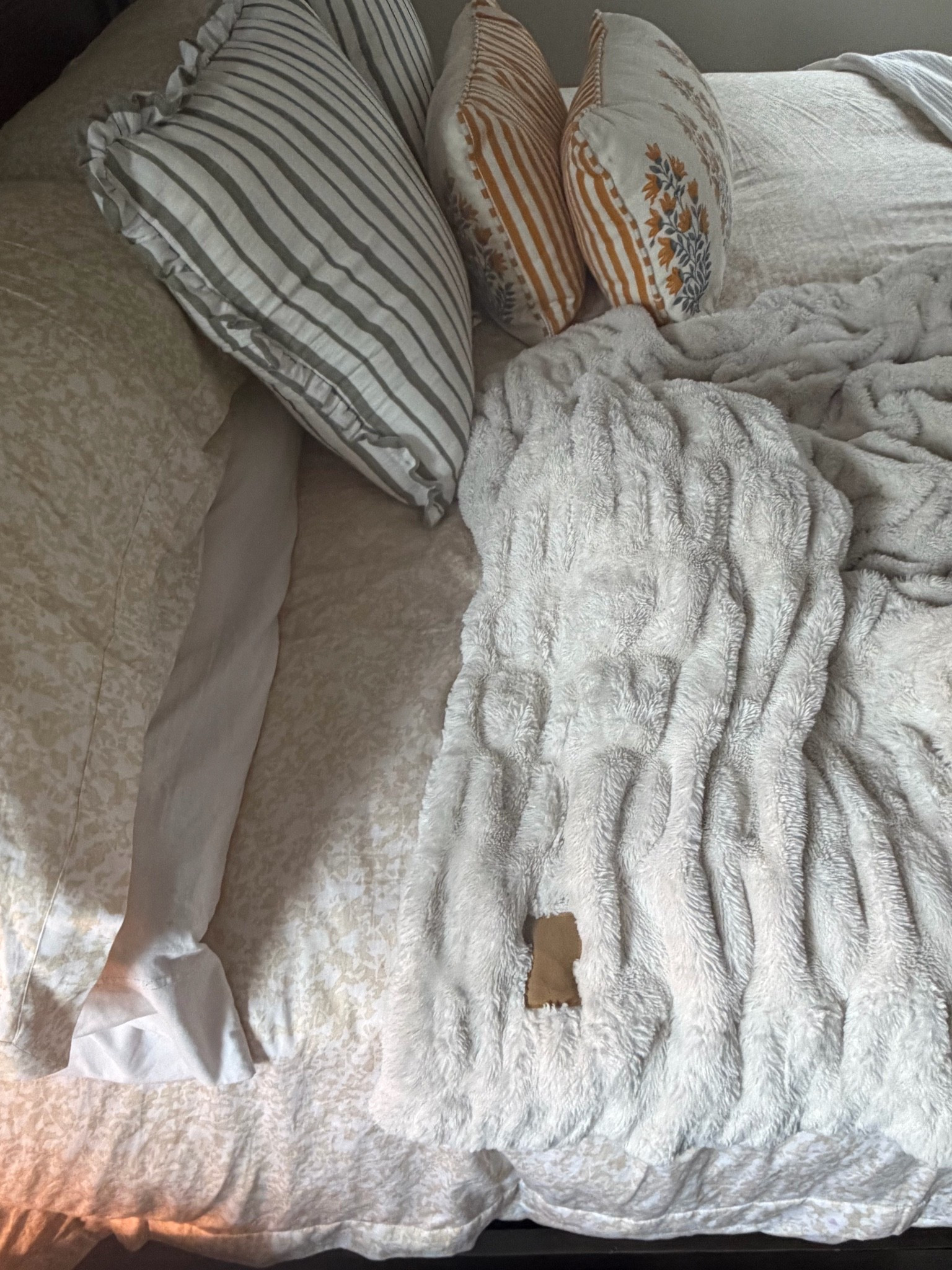 Creamy cloud Lola blanket! I live by this brand … and it’s on a huge sale right now!!! #blanket #homedecor #bed

#LTKmomlife #LTKSaleAlert #LTKHome