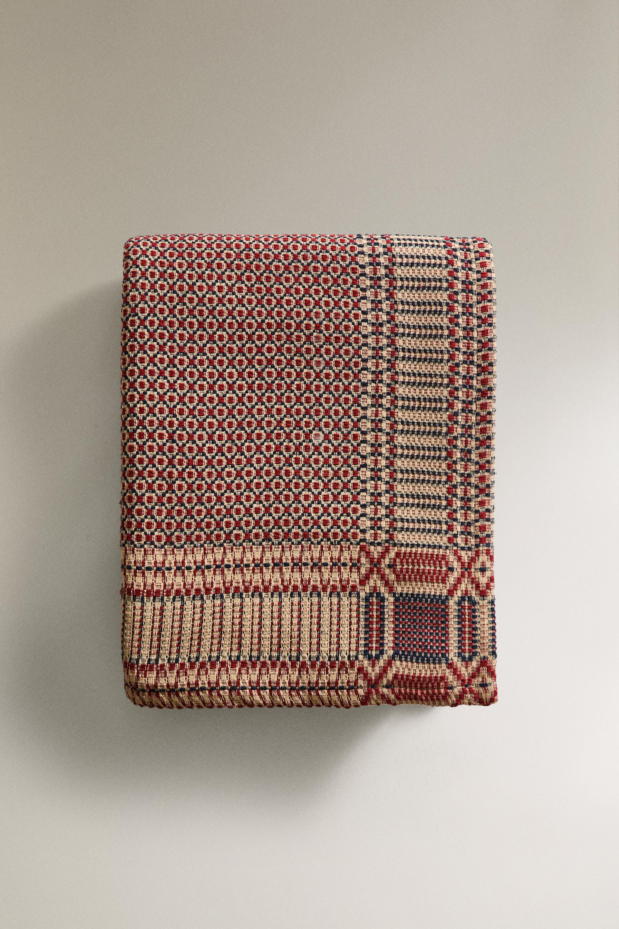 GEOMETRIC COTTON CHRISTMAS TABLECLOTH | Zara US