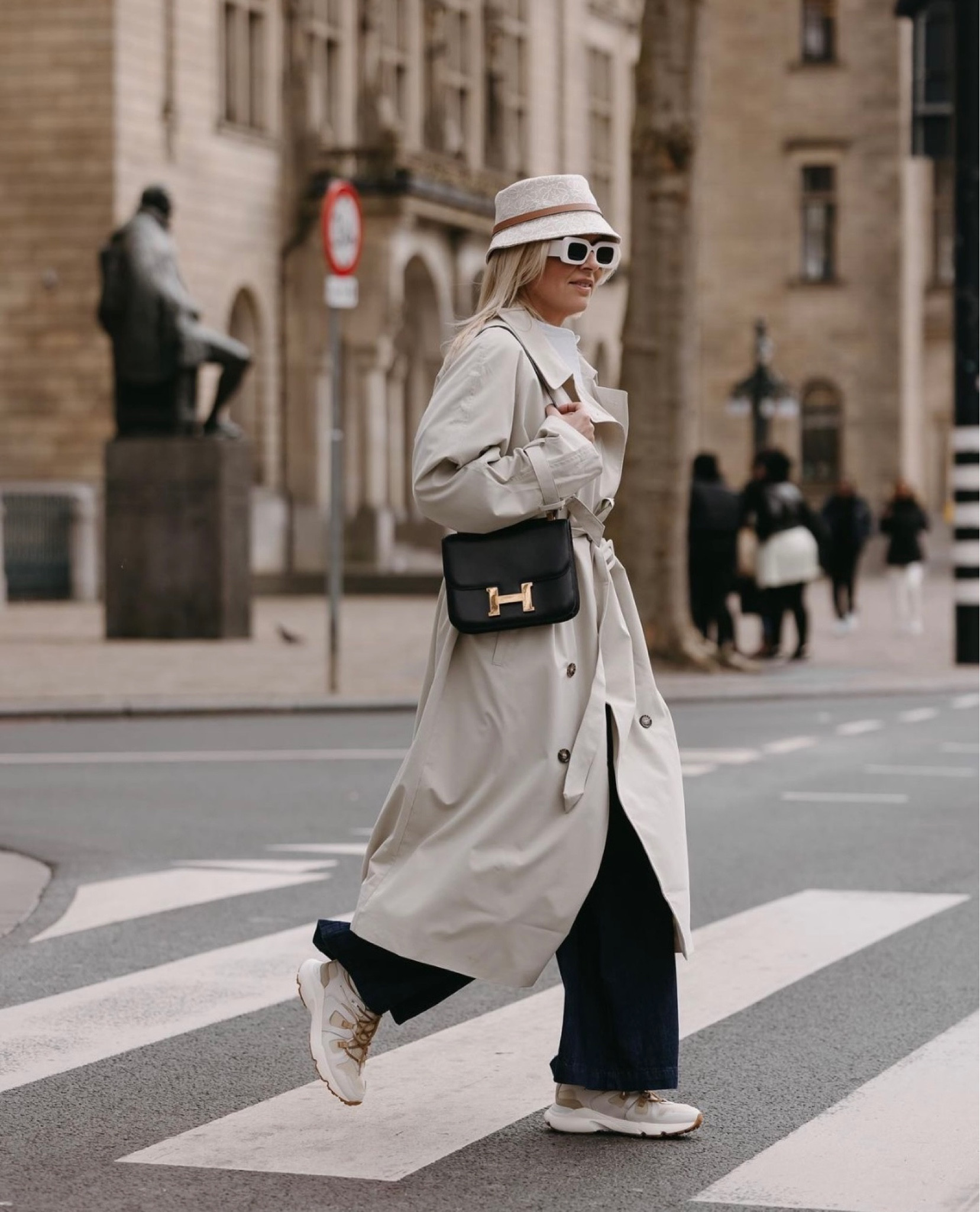 A trenchcoat is an ultimate classic for me. It is a good investment piece for in your wardrobe! 

#LTKstyletip #LTKFind #LTKSeasonal