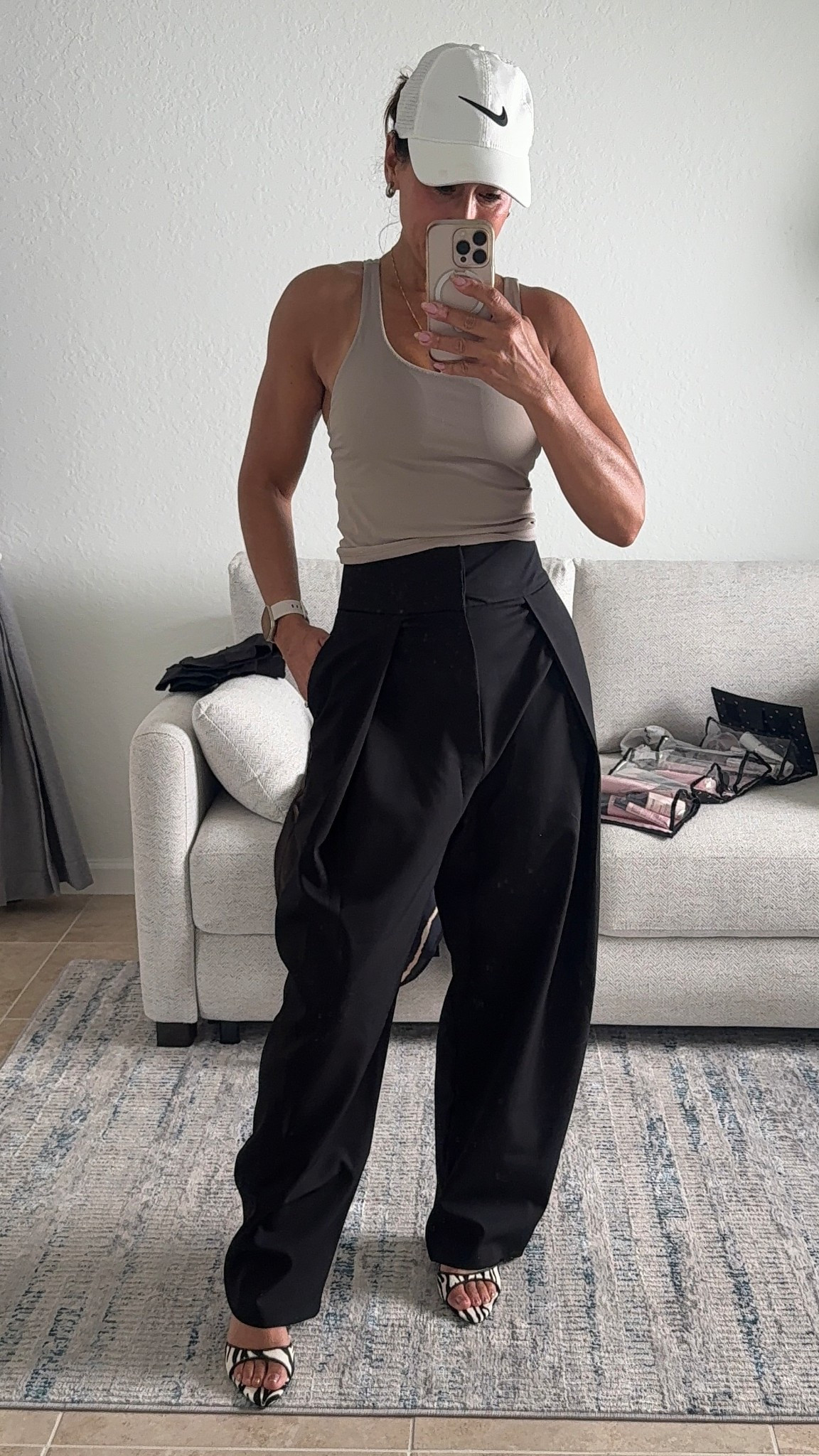 A little edgy, totally cool but also classic. Can’t link this retailer. Available to only certain influencers. Follow me so I can collab!!  Code 4661/408/800

Wearing an XS. Waist fit but a bit than I prefer.  Take your usual size. 

Balloon pants 
Black pants 
Pleated on trend 
