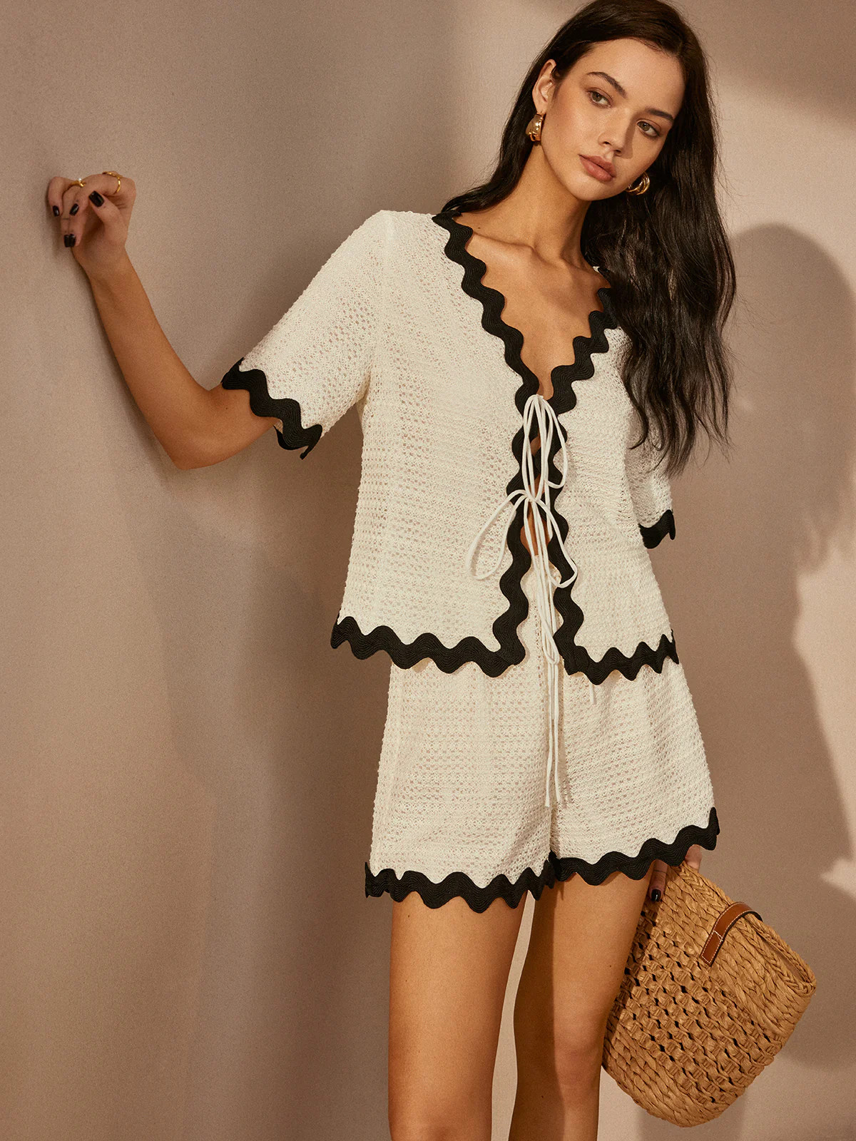 Contrast Trim V-Neck Shorts Set | Commense