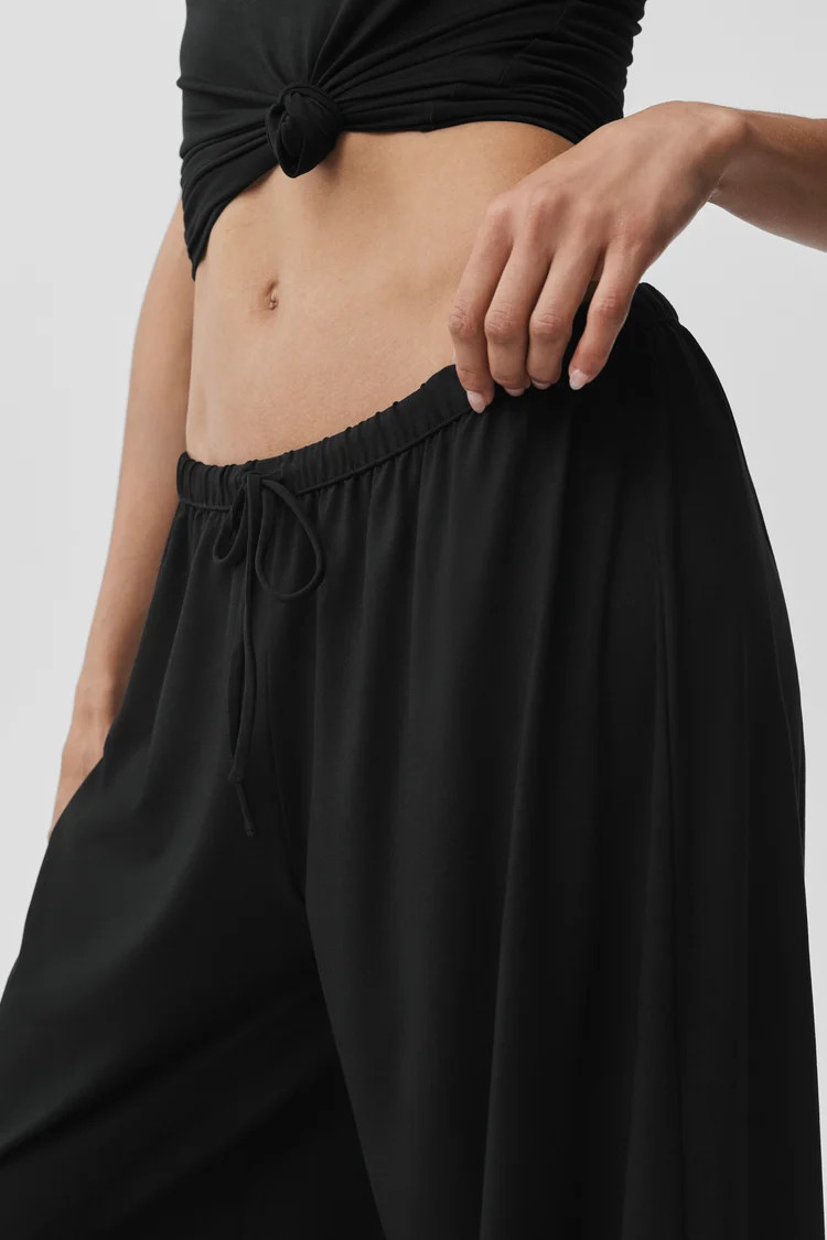 Alosoft Mid-Rise Finesse Wide Leg Sweatpant | Alo Yoga