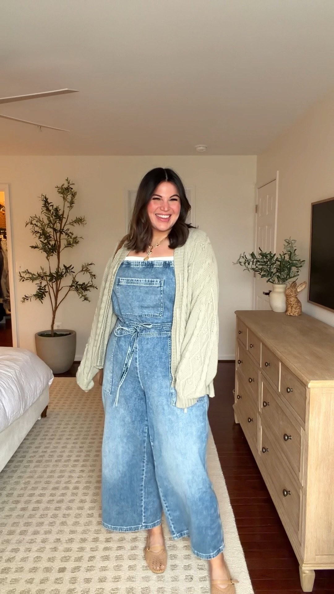 Midsize spring outfit! Keeping it comfy on this Saturday with my new overalls 🥰 not usually an overalls girly but I have fallen in love with these! @Aerie 

Sizes :
Tank - xl
Overalls - xl
Cardigan - large (older from @American Eagle Outfitters , added something similar) 
Flats - 9 



#LTKTall #LTKSeasonal #LTKMidsize