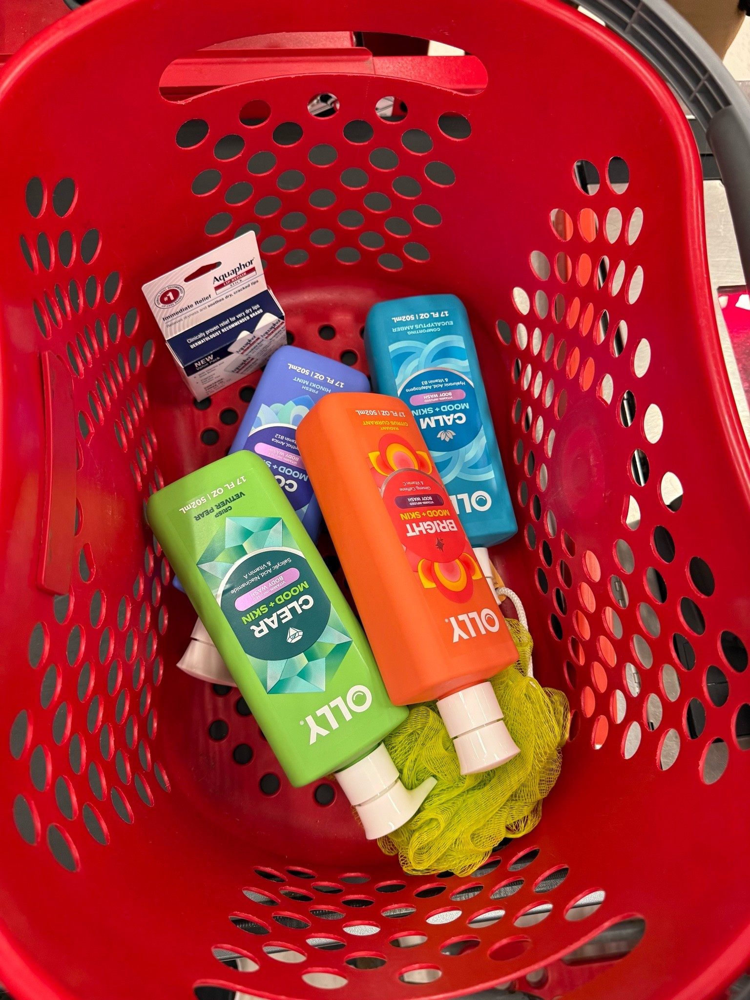 #OLLYpartner Three reasons this is all coming home from @target with me today.
Reason 1: Smells amazing.
Reason 2: OLLY is a brand I already know and trust.
Reason 3: There’s a $4 coupon making it under $6.
@ollywellness