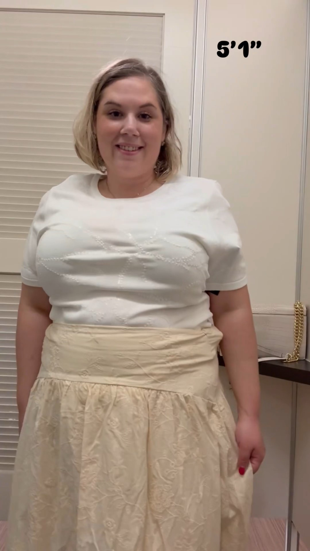 Welcome to my page. I am holly and love sharing all of the things I’m living. I am short and heavy but I love clothes. I share all of the ones I find that I want you to see too. 