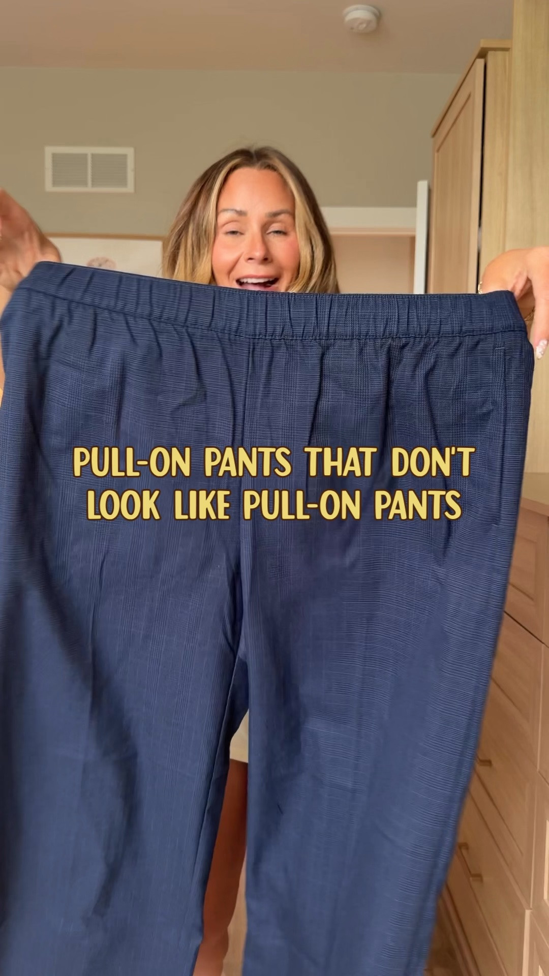 Pull-on pants that don't LOOK like pull-on pants 🙌 Elastic waist, wide leg, and once you add a cropped sweater and a half tuck they read as real trousers. Sweatpants-level comfort that still looks put together.

Comment "PANTS" and I'll send you the link 💙
