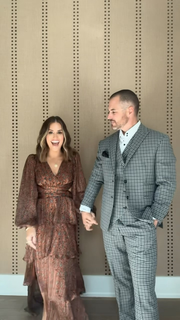Old video, but this dress is currently on sale with almost all sizes remaining- now $123 (originally $178) and makes for the prettiest fall wedding guest dress!! I’m wearing an xs here for reference! 

Wedding guest dresses || fall wedding guest dress || fall dresses || dresses on sale

#LTKWedding #LTKSeasonal #LTKSaleAlert