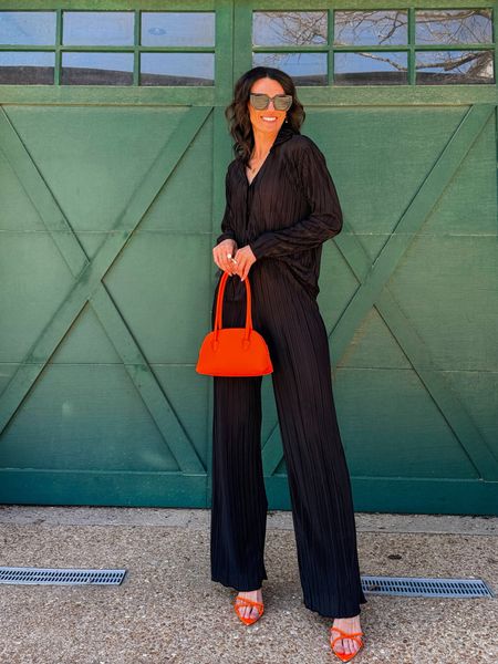 Matching set
Orange heels 
Tie up heels 
Orange purse 

#LTKstyletip #LTKSeasonal #LTKfindsunder50