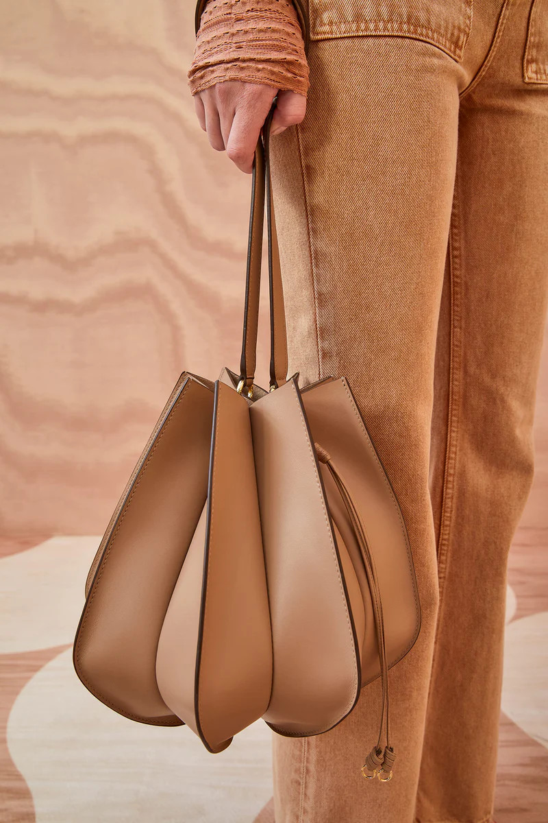 Lotus Flower Large Shoulder Bag

      Mica | Ulla Johnson