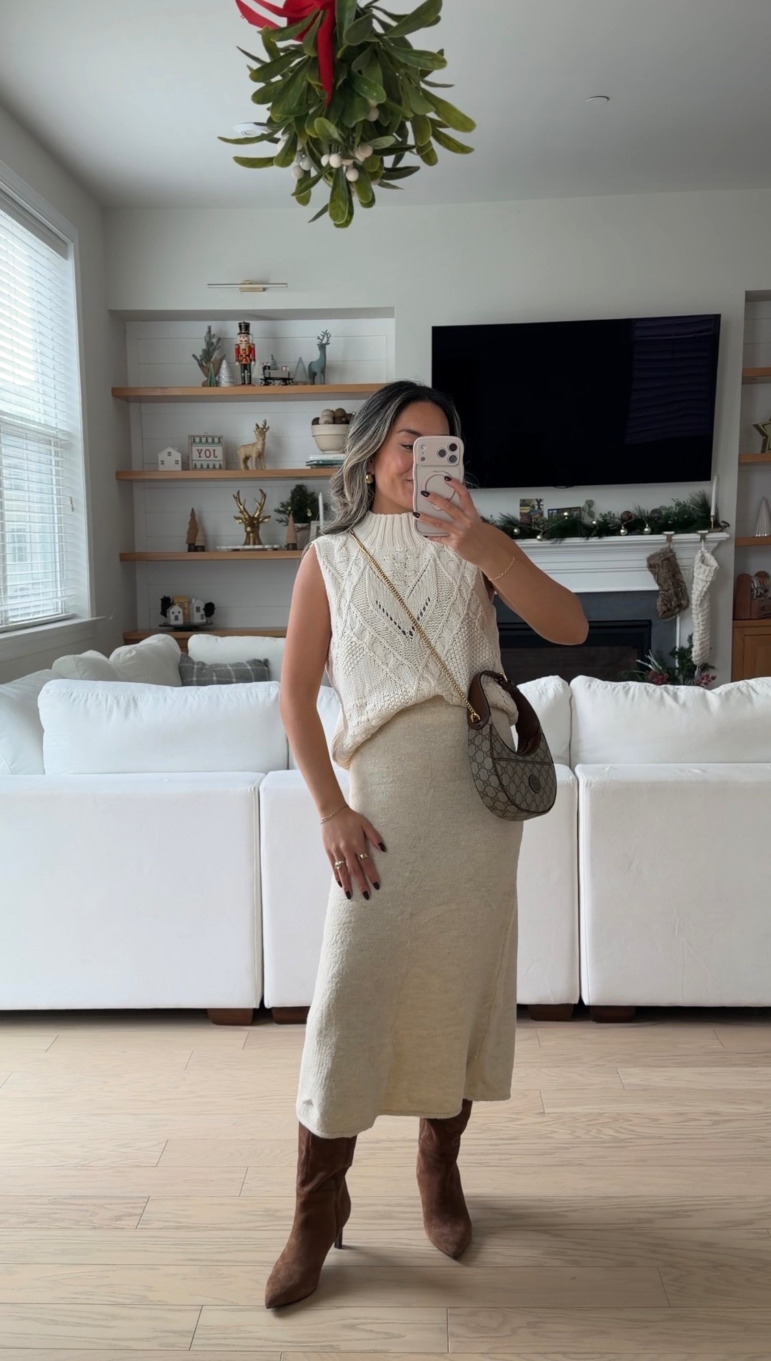 Cozy winter outfit!

Wearing a small in the knit top!
Skirt is past season Zara



#LTKootd