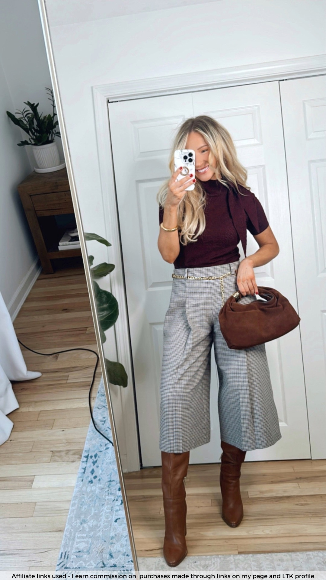 Zara outfit winter

Burgundy tie neck sweater short sleeve
Zara plaid culottes
Brown knee high boots
Brown suede bag
Chic everyday outfits 