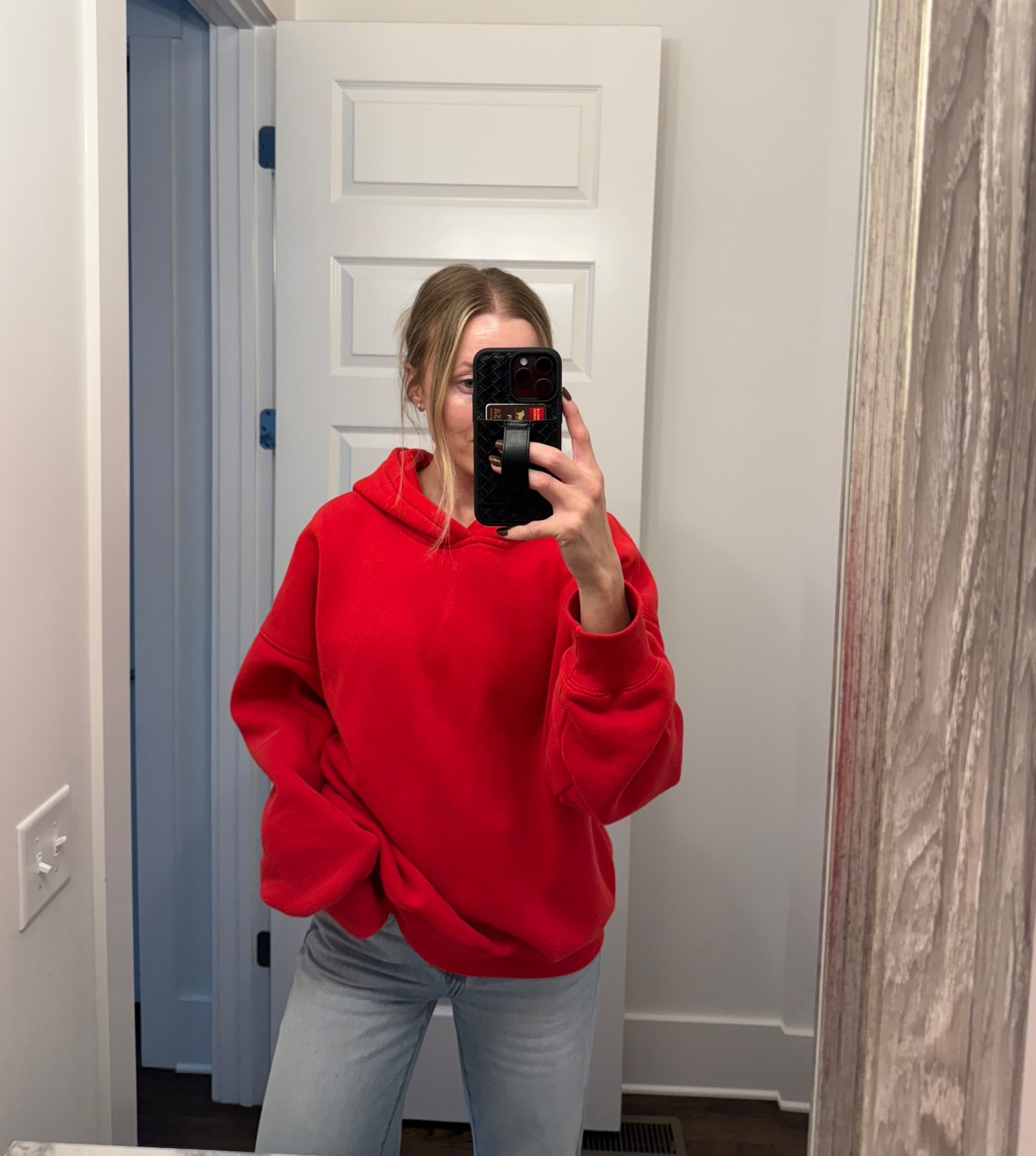 obsessed with this shade of red & so cozy. also the most lightweight, buttery cozy jeans 
size up in sweatshirt (I’m in a large)
Size down a size in jeans 

#LTKPetite #LTKSeasonal #LTKFindsUnder100