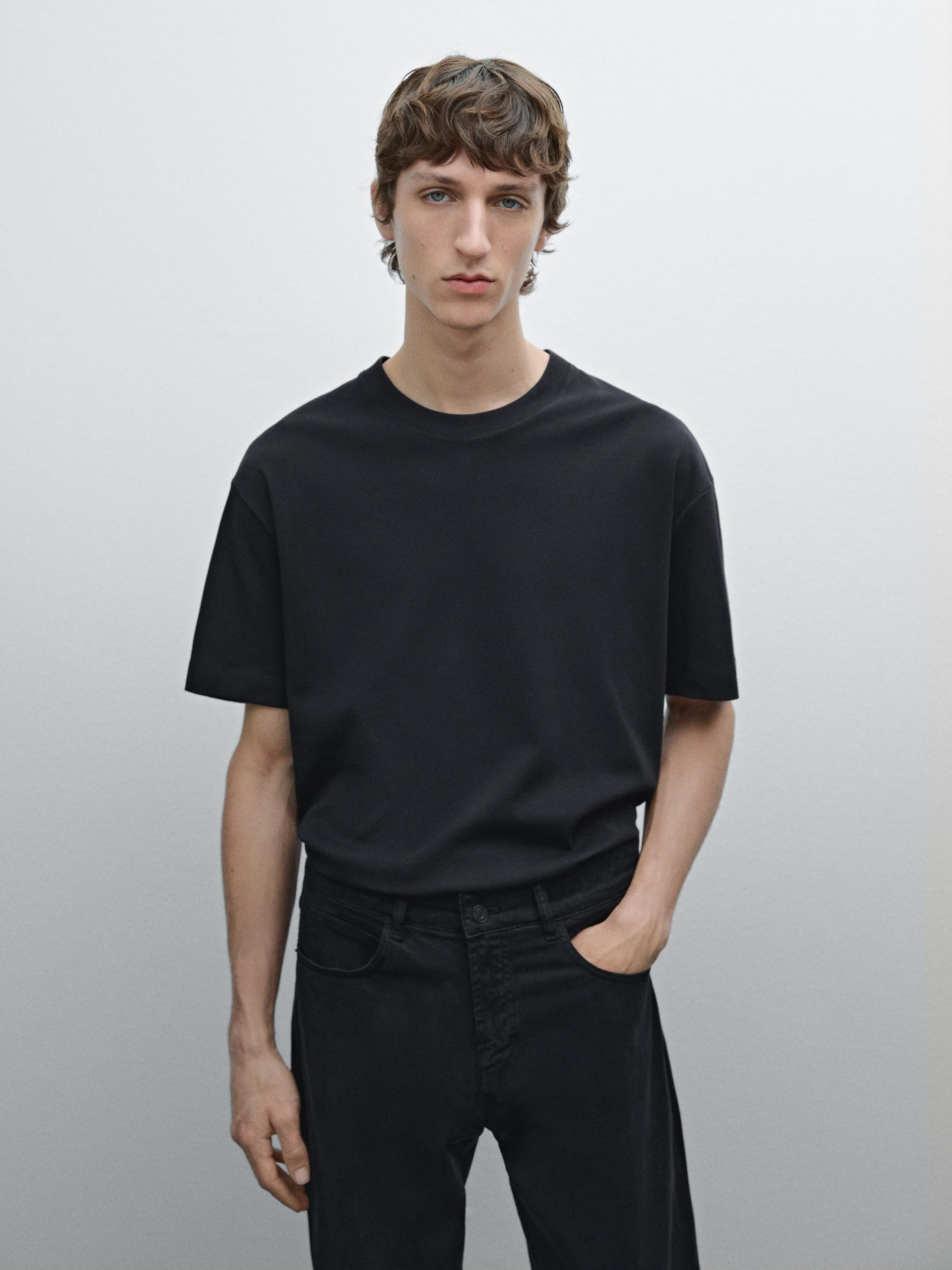 T-Shirt aus 100 % mittelschwerer Baumwolle | Massimo Dutti DE