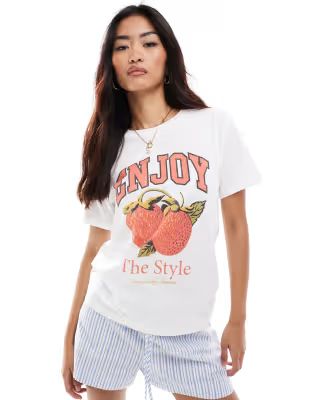 Stradivarius enjoy strawberry detail graphic t-shirt in white | ASOS (Global)