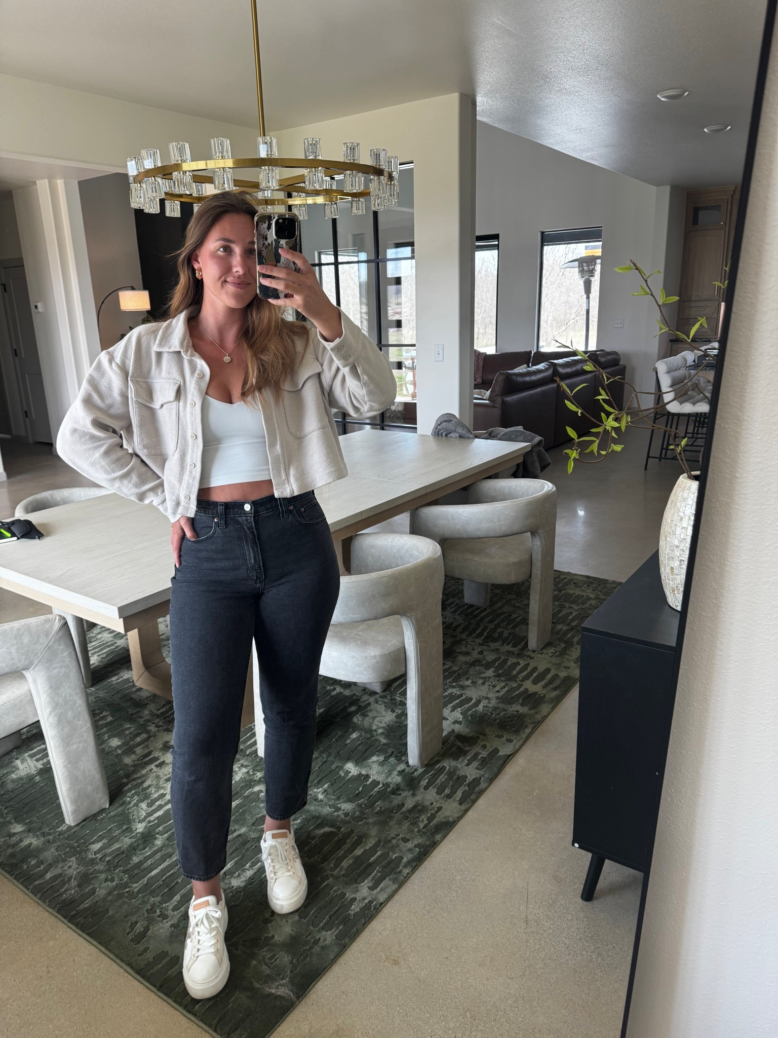 My go-to jeans for every season 🖤 I’m in a curve love size 28 Long jeans. Size 8 Lululemon top. 