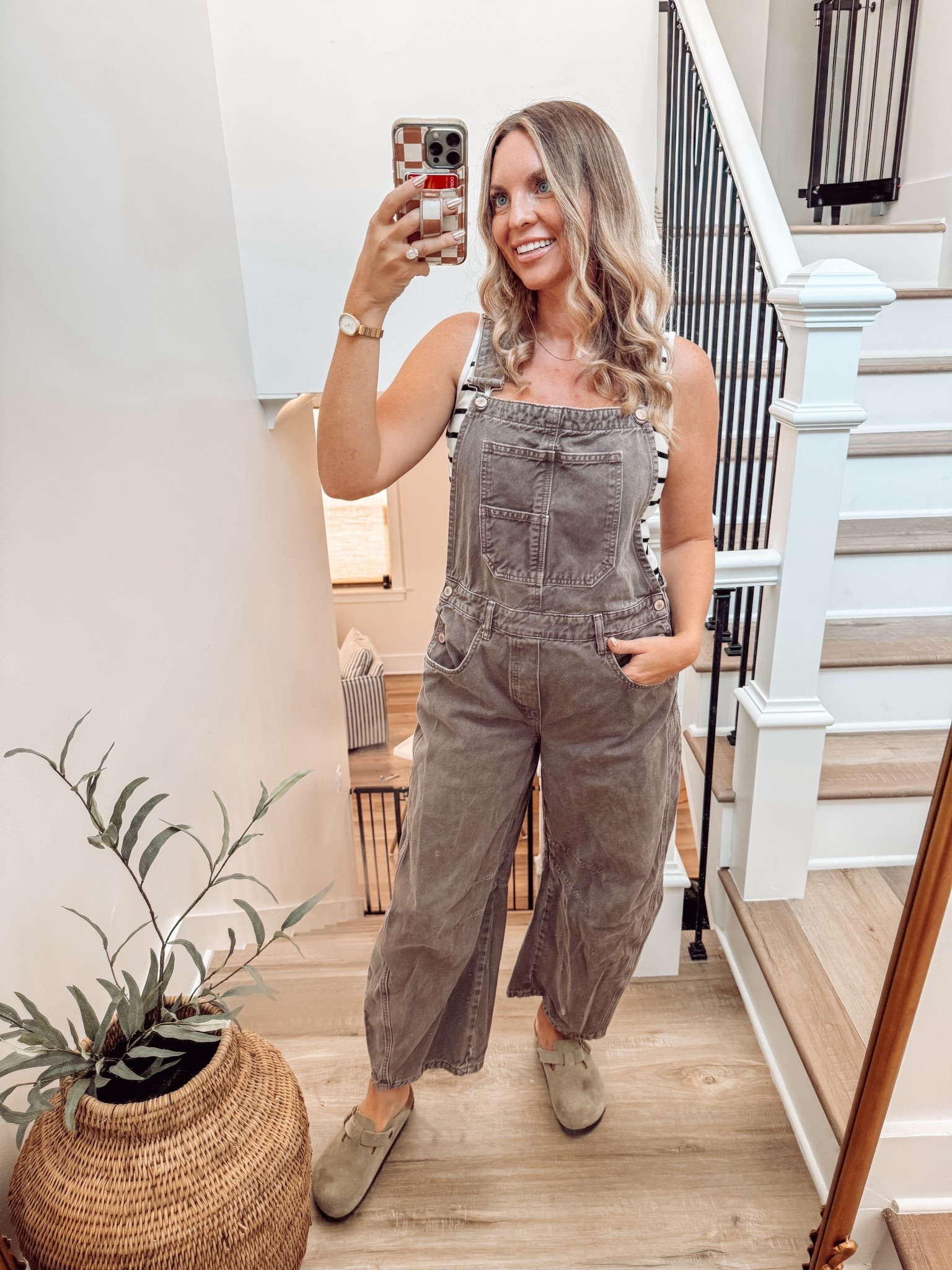 Free People overalls for the win 🤎




#freepeople #freepeopleoveralls #barreloveralls #outfitinspo #falloutfits 

#LTKSaleAlert #LTKStyleTip #LTKFallSale