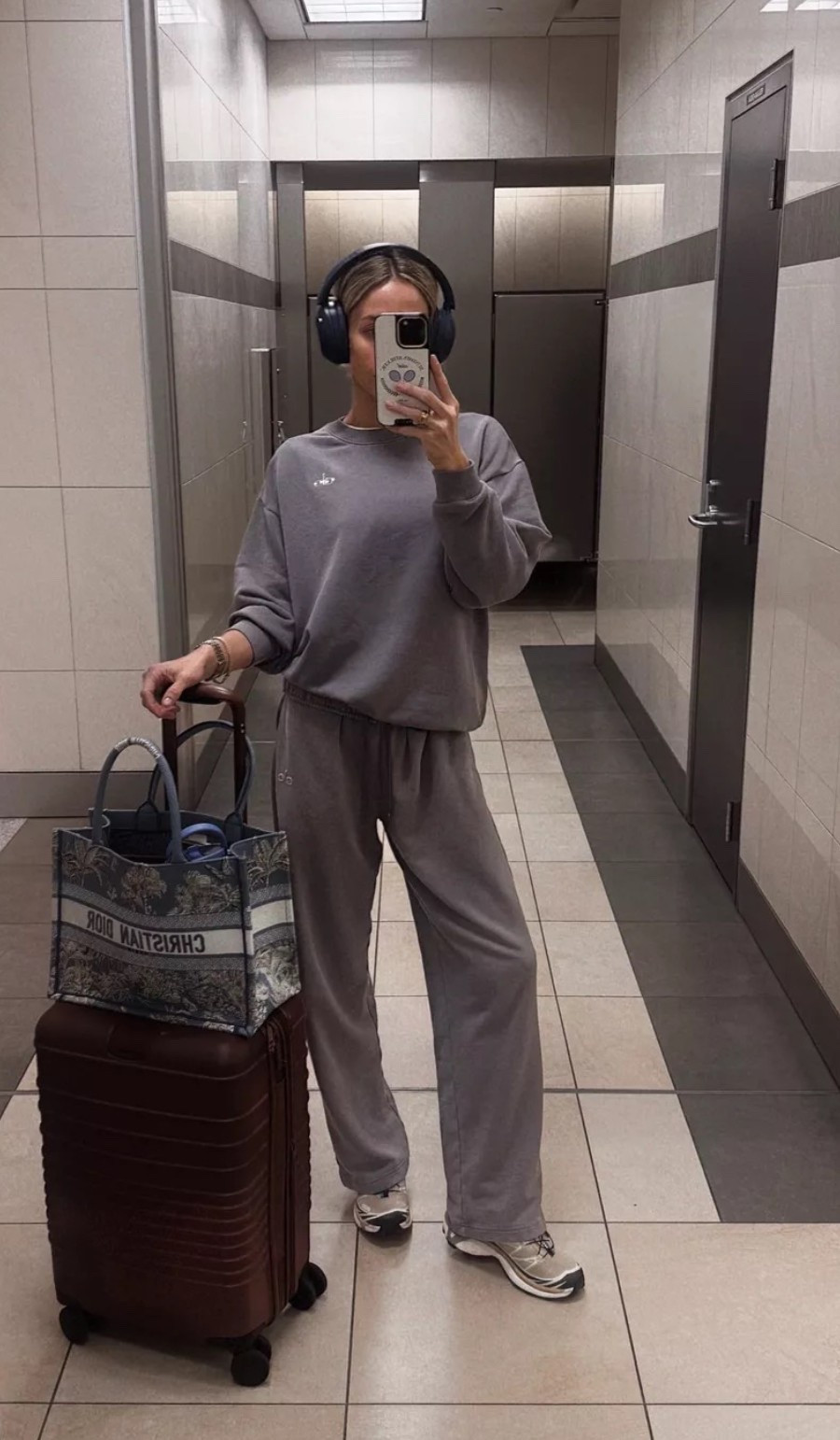 The besttt travel outfit. 30% off at Alo !

#LTKActive #LTKCyberWeek #LTKSaleAlert