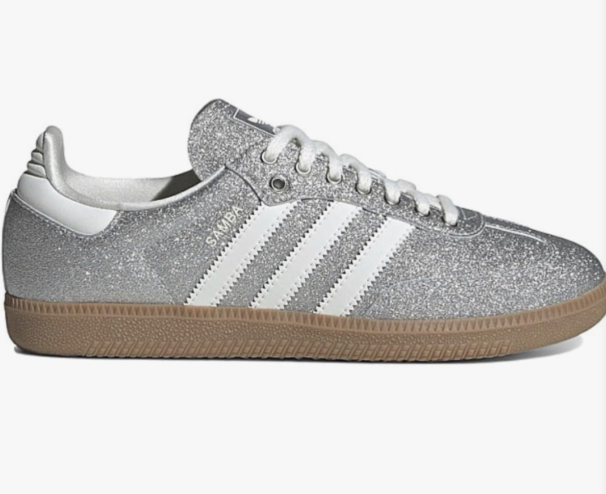 Tennis shoes - I love the sparkle on these so much and they are on sale, $140!


@adidas  #tennisshoes #sneakers #fashionsneakers #salefinds #amazon #sambas

#LTKSaleAlert #LTKActive #LTKU #LTKOver40