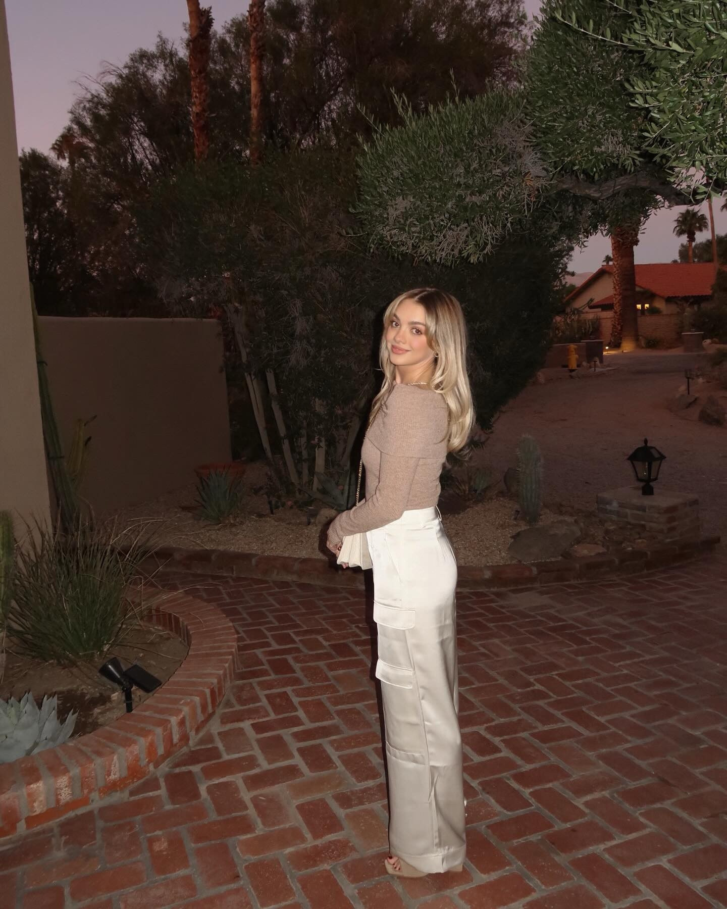 cali 🌵🌴 camera roll clean out. Outfits I’ve worn this month down in the desert. 

full outfit details on my LTK page (lindsaysolmer) in my bio 🔗 
-
-
-
Palm desert life, outfits I wore, California style, photo dump, life lately, denim outfit, brown leather, what I wore, autumn in California, content creator.