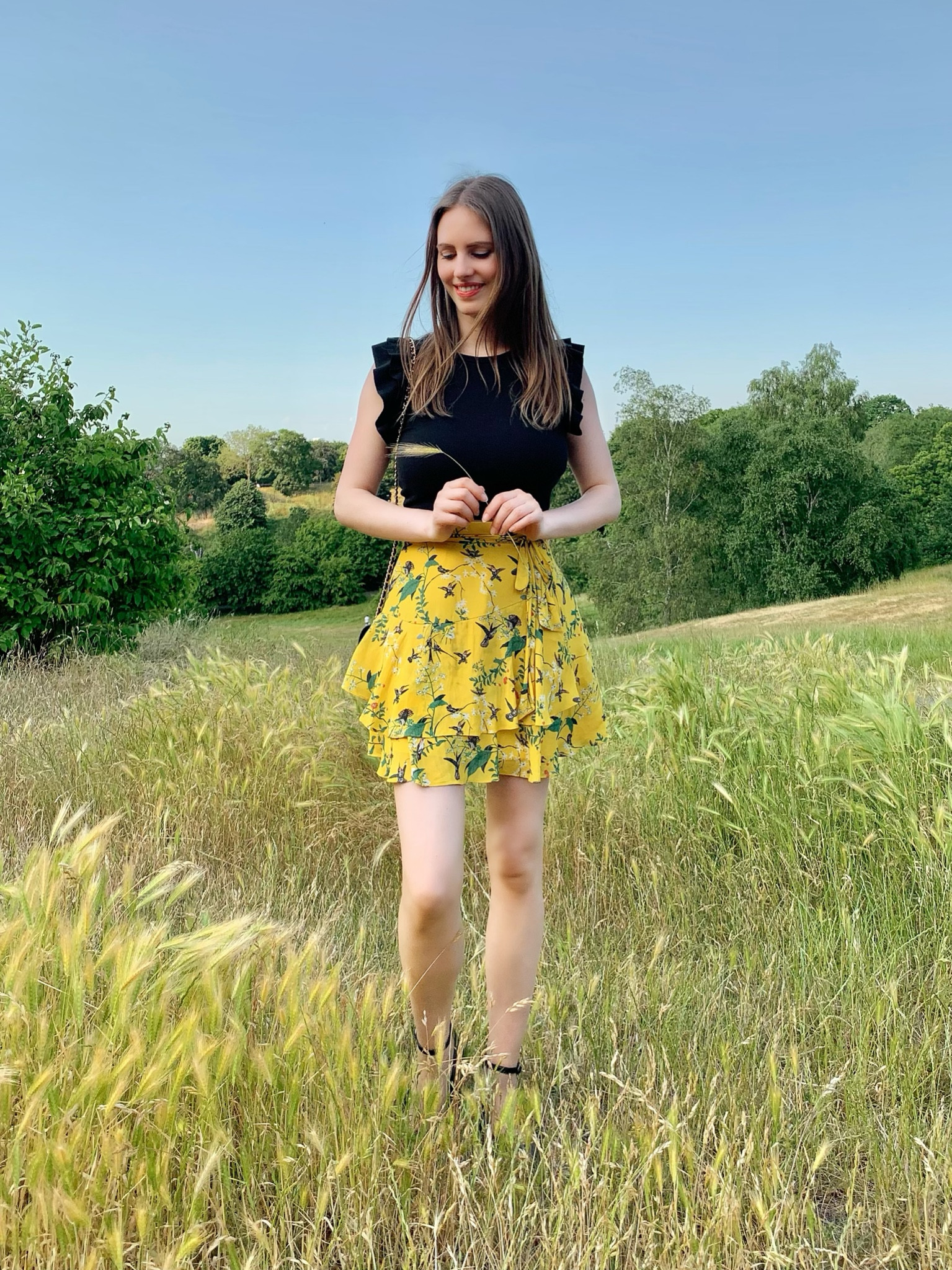 Love this outfit for Summer 💛
Yellow skirt from Oasis paired with black frill sleeve top. I’ve linked some very similar items ✨

Summer outfit ideas Summer style Summer fashion vintage style romantic style mini skirt ruffled skirt frilled sleeve T-shirt frilled sleeve top cropped top 

#LTKfit #LTKstyletip #LTKSeasonal