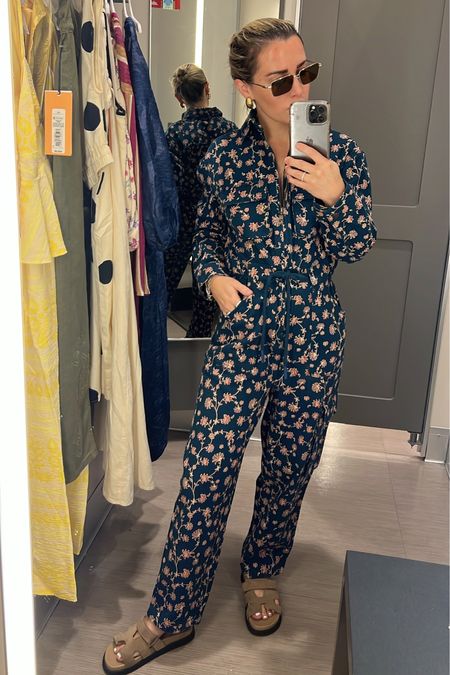 This Target jumpsuit is screaming Isabel Marant. 

Wearing a size XXS and it also comes in a beige floral print. 

Target jumpsuit, target mom outfit, target spring break outfit, floral jumpsuit, blue jumpsuit 

Style tip: Wear with flat sandals and large bag for a casual day or with heels for date night. 



#LTKfindsunder50 #LTKfindsunder100 #LTKstyletip