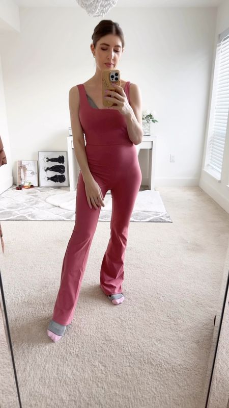 Amazon jumpsuit 

Comes in a bunch of colours and sizes. It’s super flattering and works on every silhouette. Great with a bump, postpartum and to wear if you are  nursing baby 🤱🏼 I’m wearing size small for reference



#LTKstyletip #LTKbump #LTKfindsunder50