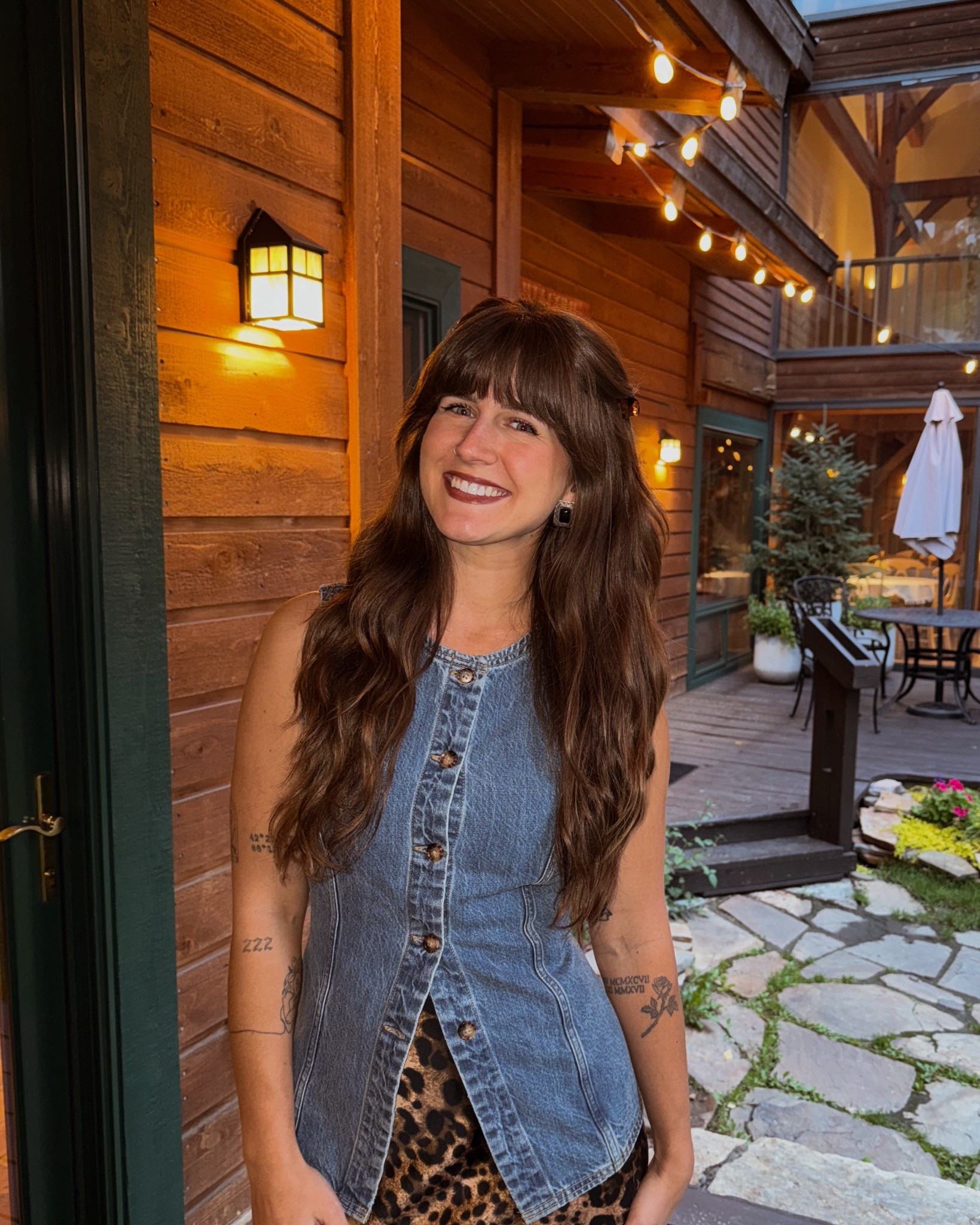 date night outfit 🤎
this denim vest top with this leopard midi skirt and cowgirl boots was SO cute I can’t wait to wear it again! #westernstyle #abercrombie 
