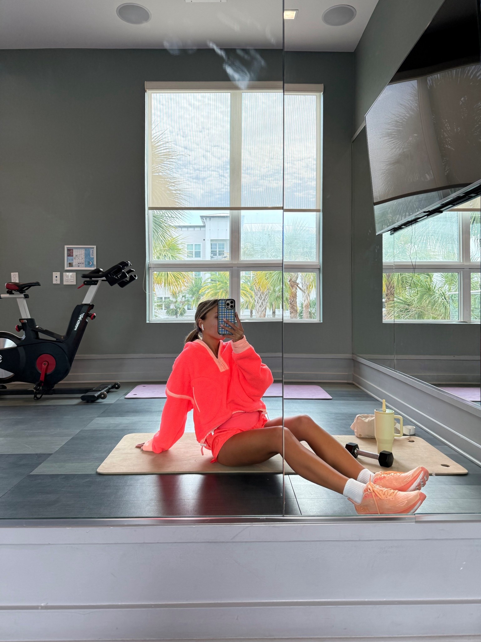 the cutest free people fleece Sherpa for the winter workout days 💕