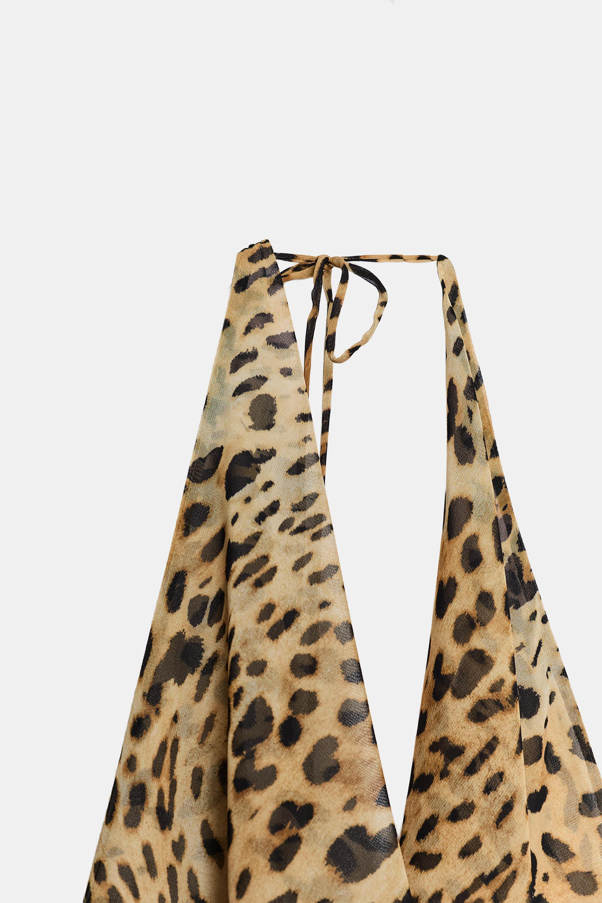 DescriptionColourCompositionMeasurementsModel height: 178 cmMini shorts with a mid-waist fit. Fea... | Zara UK