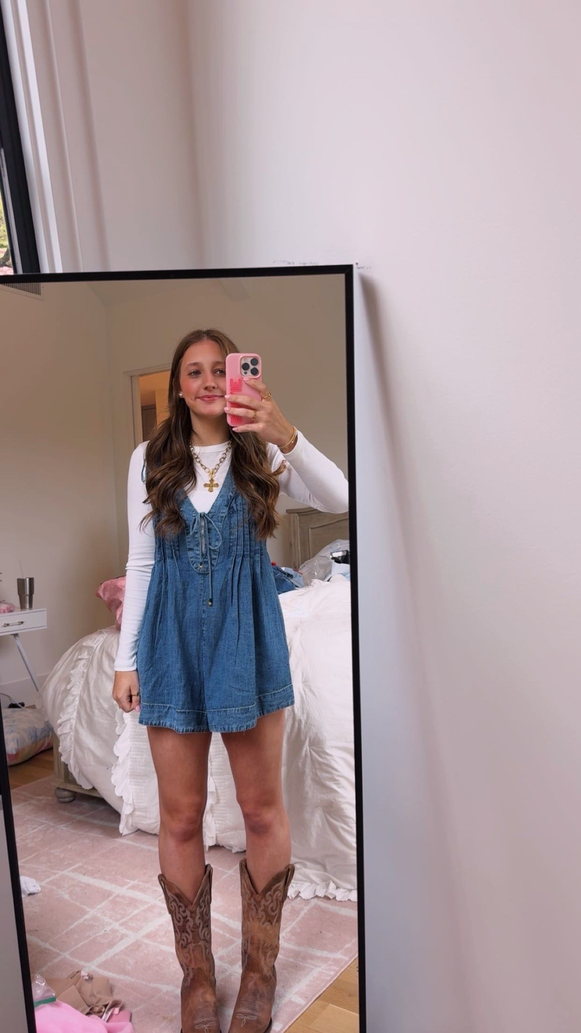 Favorite country concert outfit!! Long sleeve for the cooler months:) Size xs! (Couldn’t find exact boots, or necklace but found similar ones!)

#LTKStyleTip #LTKU #LTKSeasonal