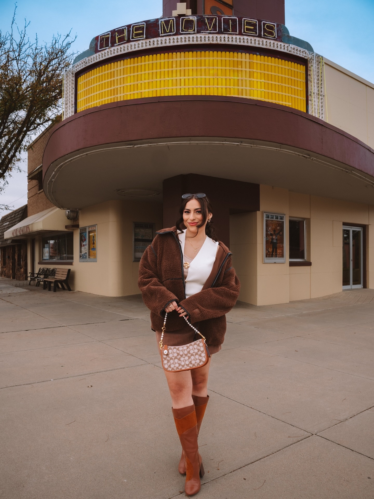 This fall coming near you, the coziest and cutest teddy jacket from @fabletics 🧸🤍✨
#fableticspartner 
•
•
•
•
#ContentCreator #OOTD #FallStyle #StreetStyle #FashionInspo #CozyChic #StyleDiaries #WhatIWore #FallOutfitInspo #CreatorStyle #TrendingLooks #kansascontentcreator #kansasblogger #coachswingercrystalinsignaturejacquard #crystalbag #coachbag #neutralfalloutfit

#LTKSaleAlert #LTKItBag #LTKSeasonal
