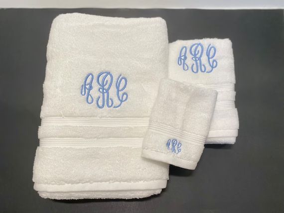 Monogrammed bath towel set / Bathroom towels / Personalized towels / monogrammed towel set | Etsy (US)