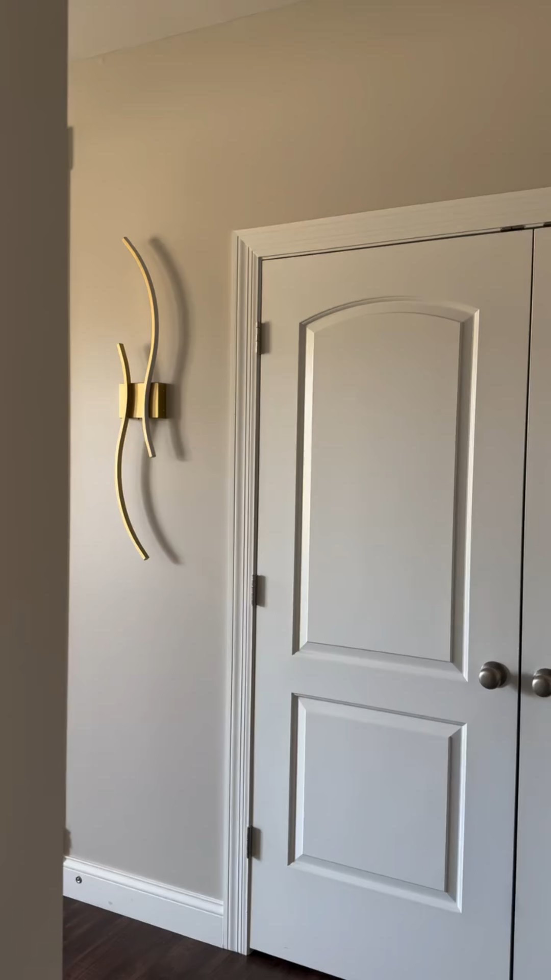 These battery-operated wall sconces are a total game-changer! 🙌 No wiring, no hassle—just easy, stylish lighting with a remote control! Perfect for any wall that needs a little extra glow ✨

Comment “Lights” for a DM with a link ! 
.
.
.
 #WallDecor #LightingGoals #HomeDecorInspo #InteriorDesign #AmazonFinds #HomeStyling #LightingSolutions #NoWiringNeeded #BatteryOperatedLighting #RoomMakeover #HomeDecorTrends #ModernHomeDecor #EasyDecor #AmbientLighting #LightingInspo #SconceStyle #HomeRenovation #SpaceGlow #AffordableDecor #explore