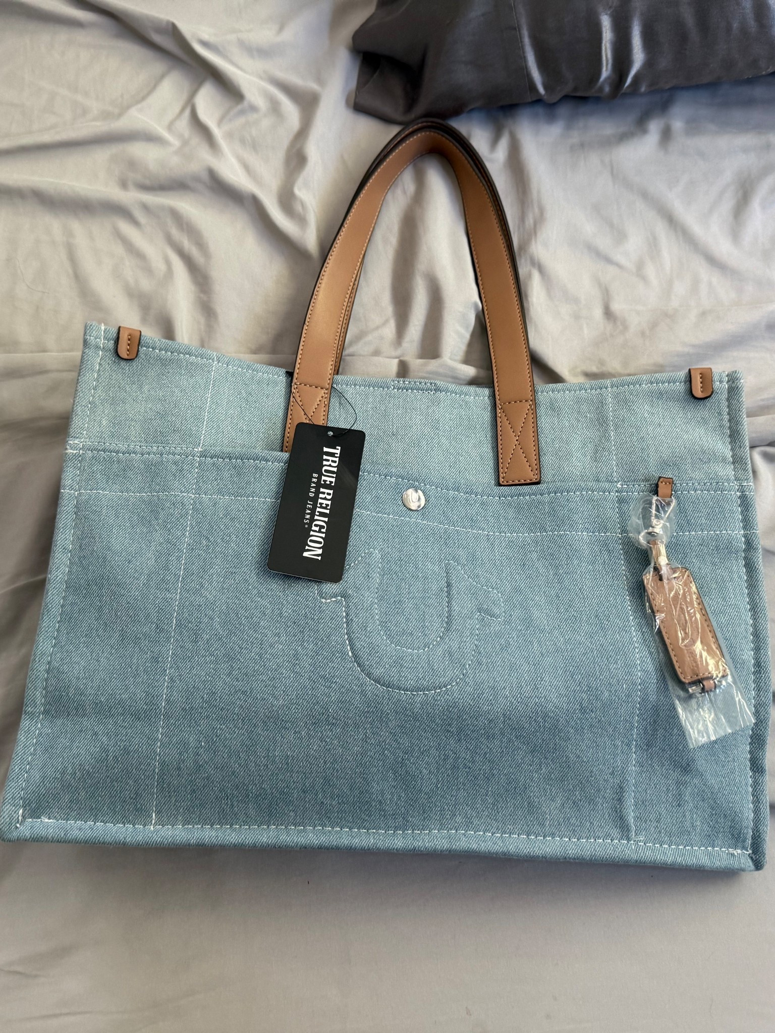 Cute fall bag that I’m using as a diaper bag today

#LTKSeasonal #LTKStyleTip #LTKFindsUnder50