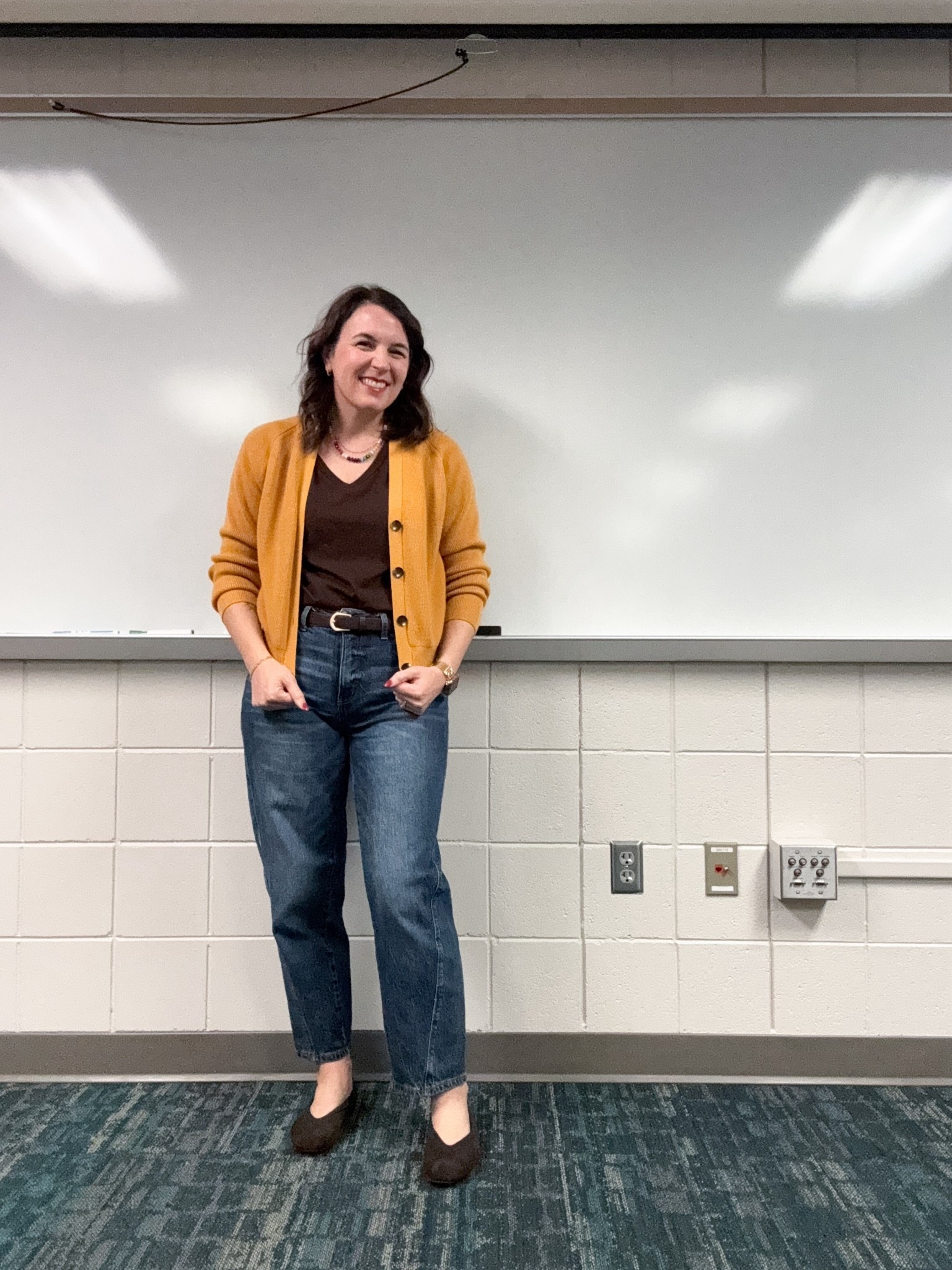 Slim barrel leg jeans and a cozy cardigan plus chocolate brown accessories for my teacher outfit of the day. 

Jeans: size 8
Tee: size medium 
Cardigan: size XS