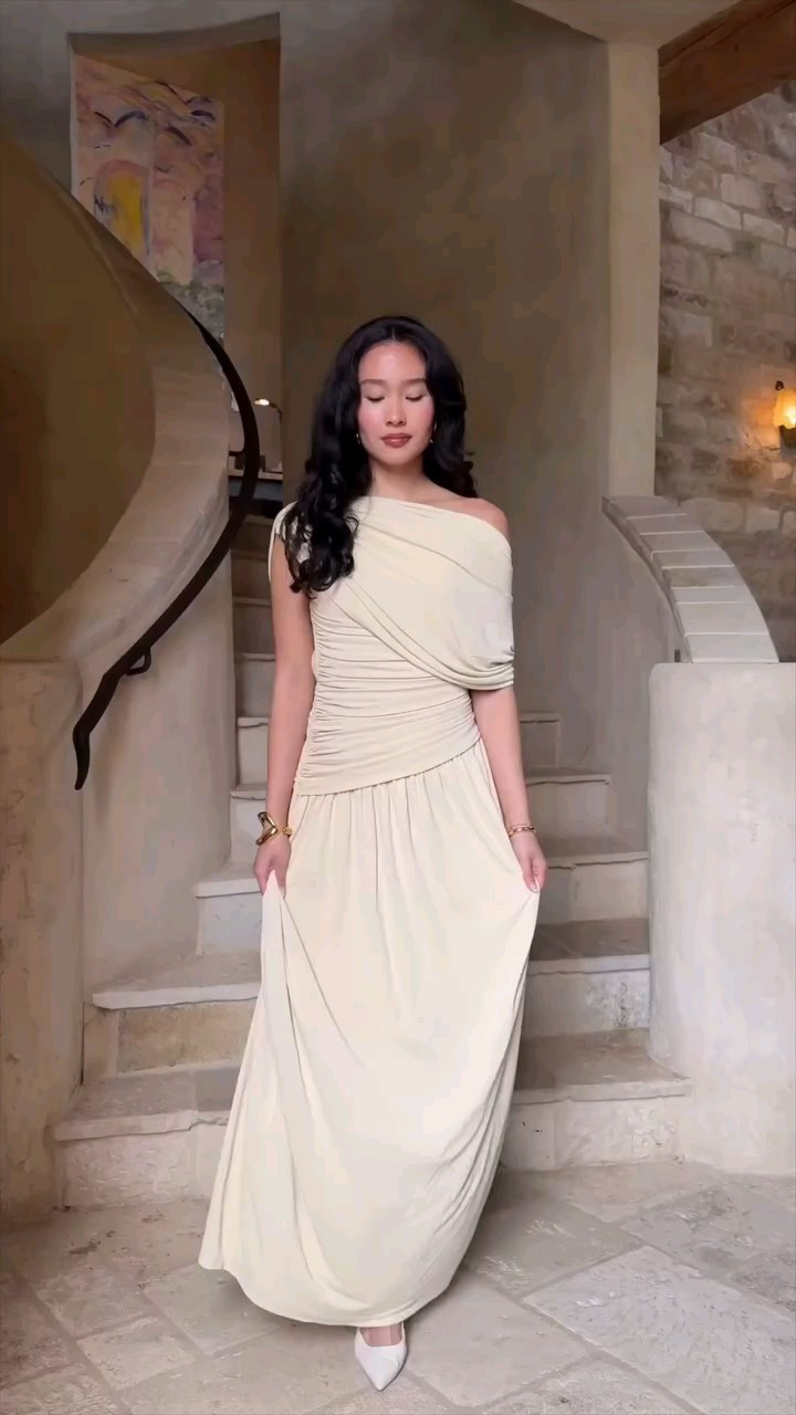 "It’s giving: effortless beauty, sunshine, and a little bit of main character energy 💫"

#LTKstyletip #LTKAroundTheWorld #LTKdresses