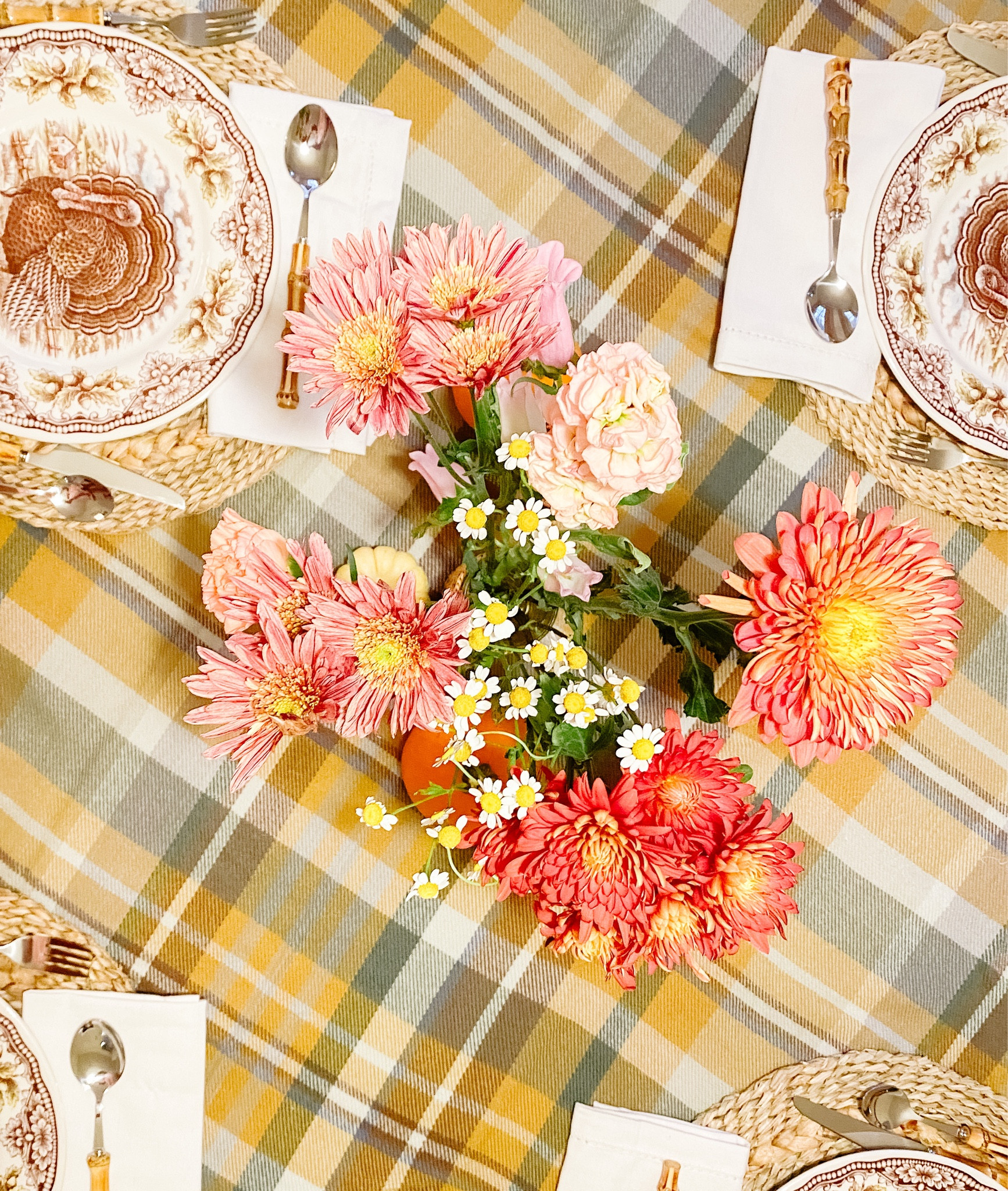 Thankful for grocery store flowers that brighten my day 

#LTKHoliday #LTKSeasonal #LTKhome