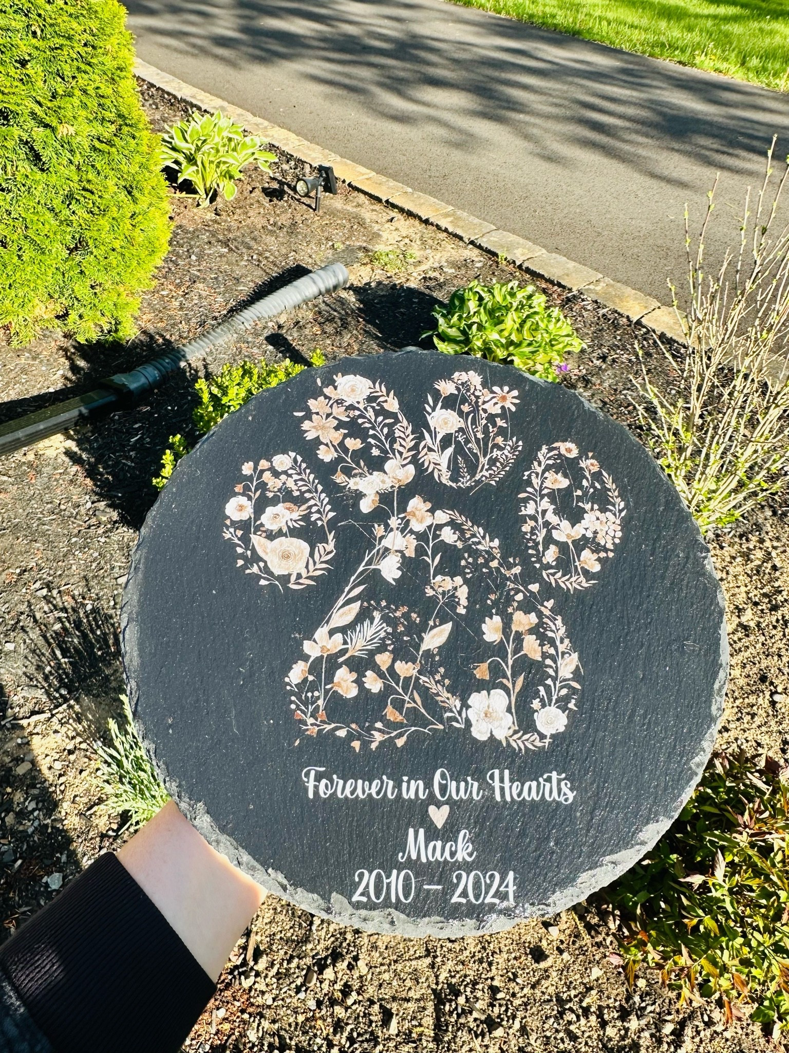 Such an amazing gift to give someone who lost their pet. A garden stone memorial. Dog loss